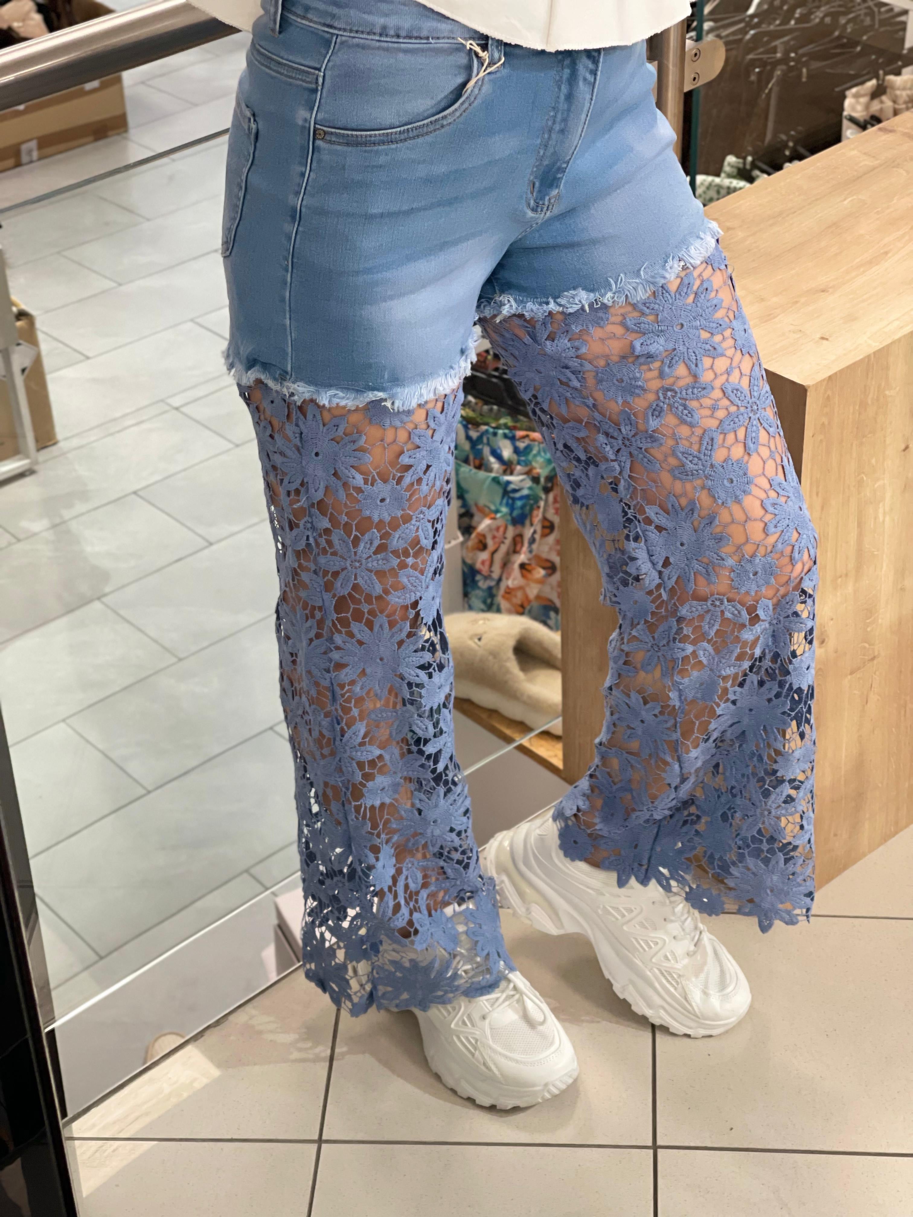 Jeans Vera mit Spitze Stickerei