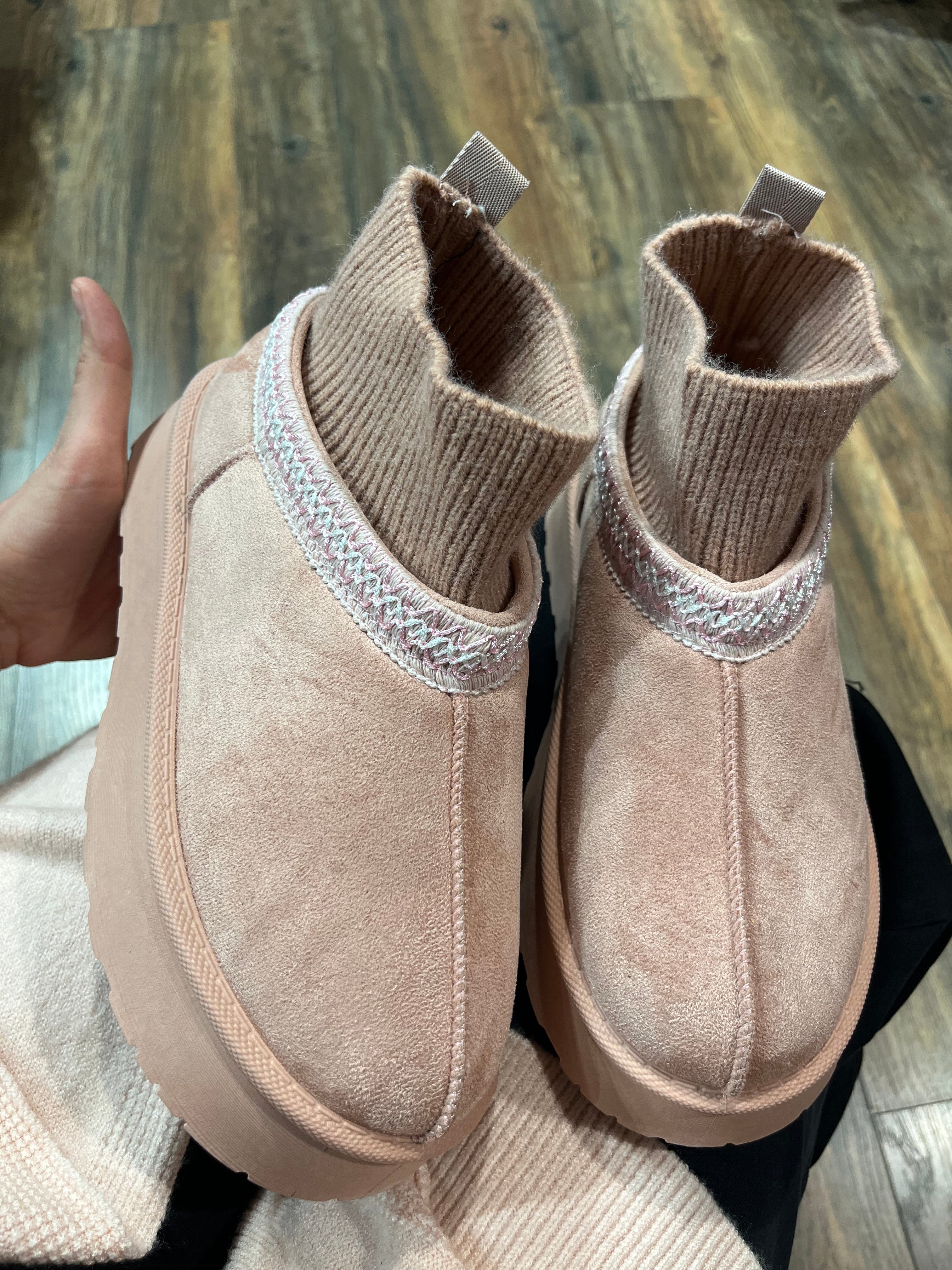 GEFÜTTERTE PLATEAU BOOTS IN ROSA