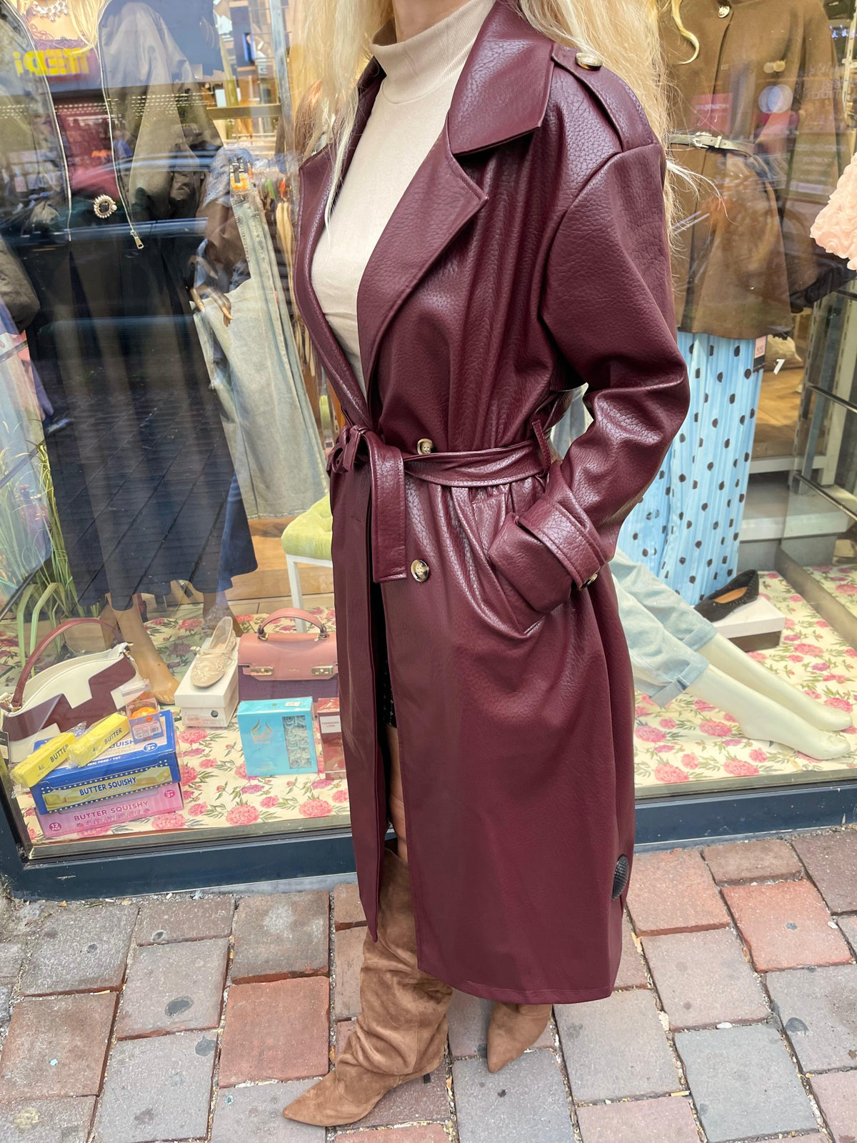 Eleganter Damen-Trenchcoat aus hochwertigem Kunstleder