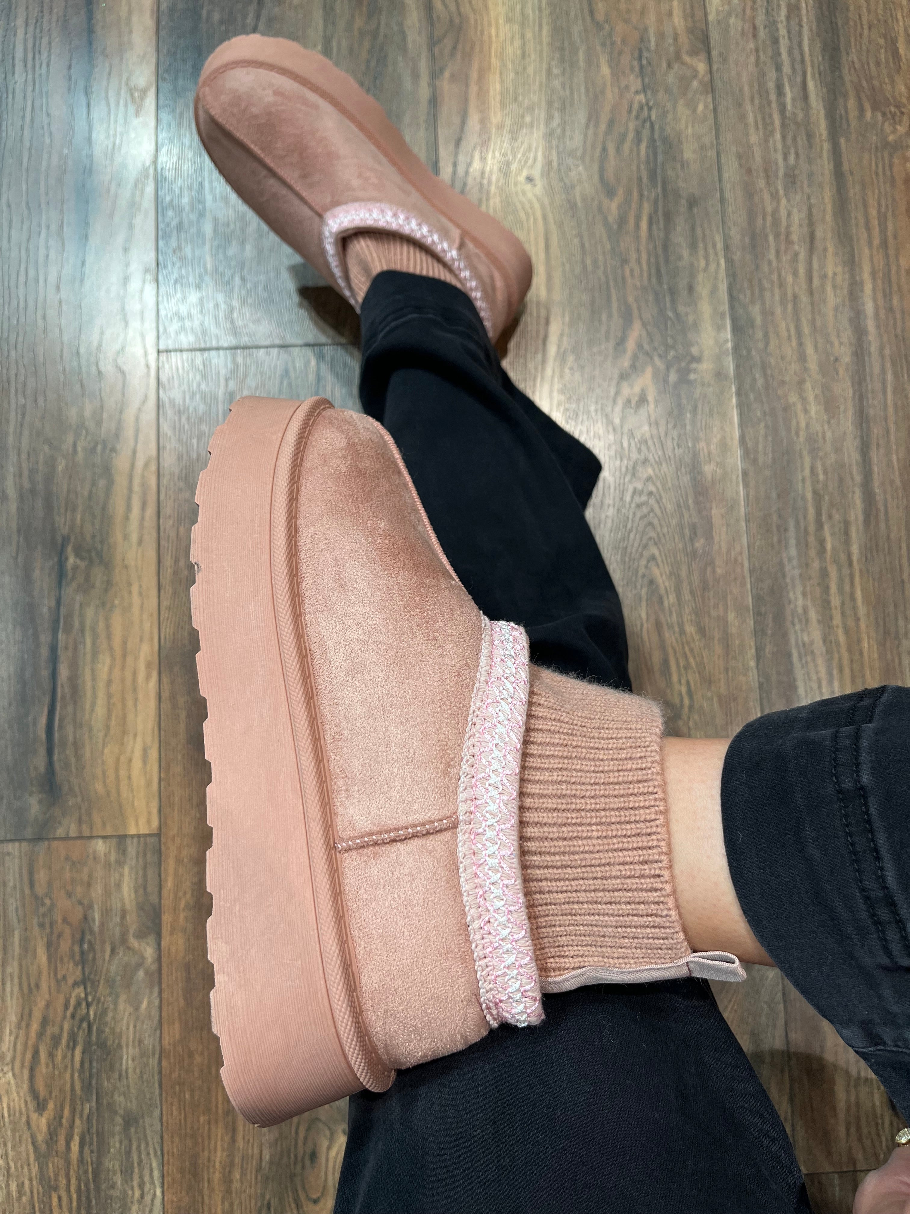 GEFÜTTERTE PLATEAU BOOTS IN ROSA