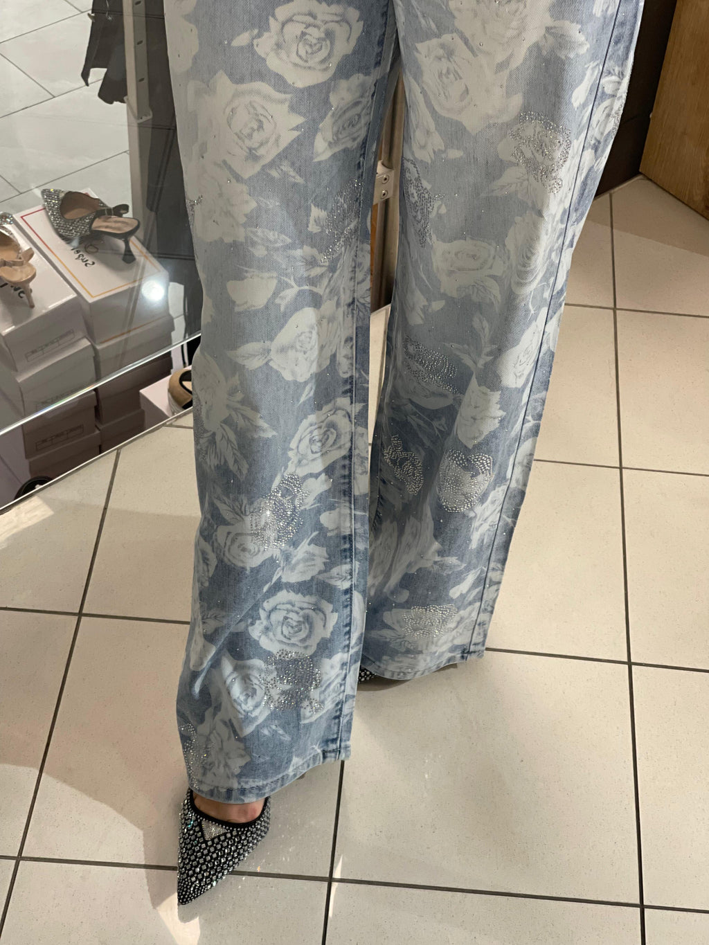 Bianca Jeans mit Rosen uns Strass