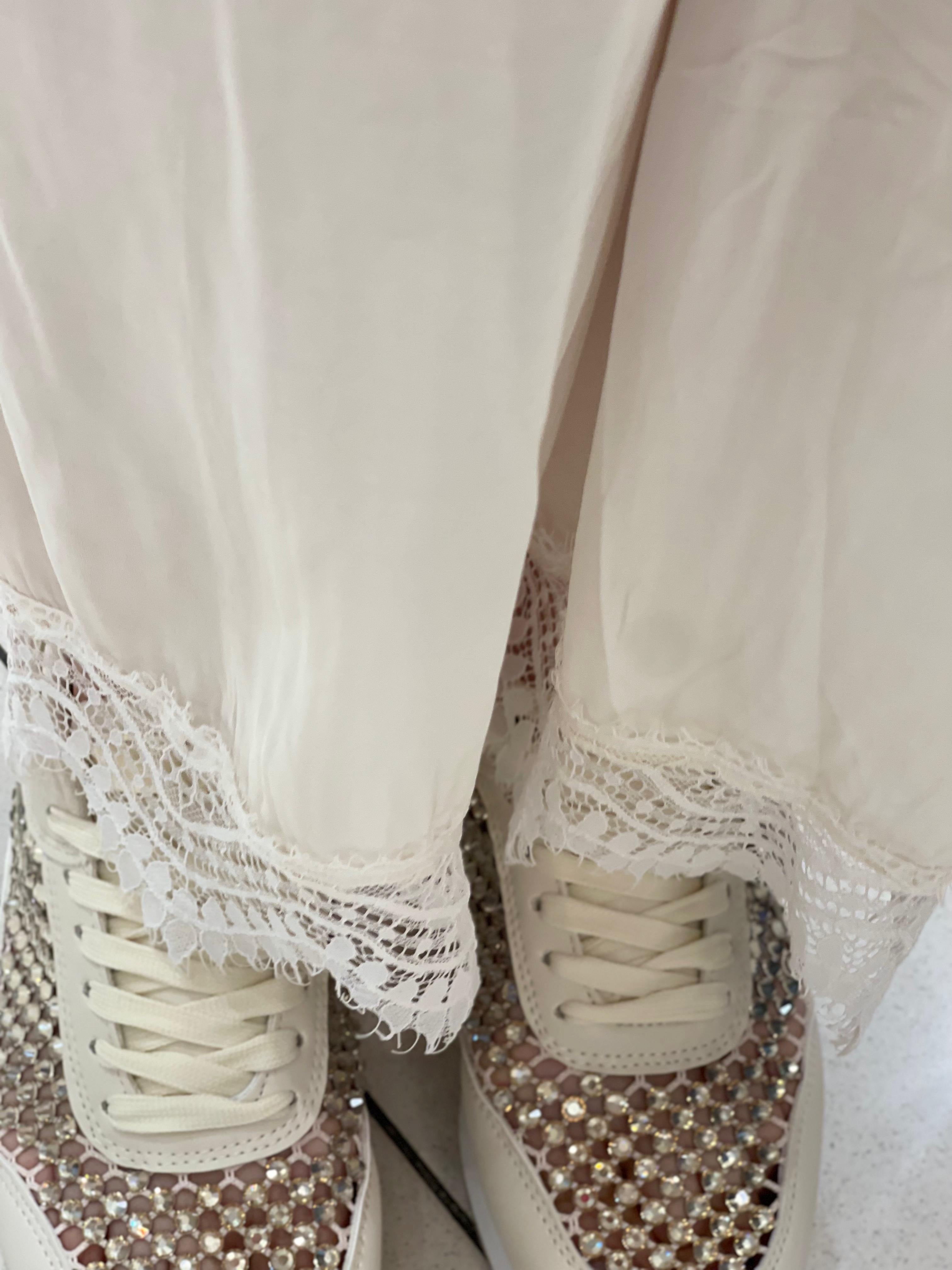 Pantalón de viscosa con encaje