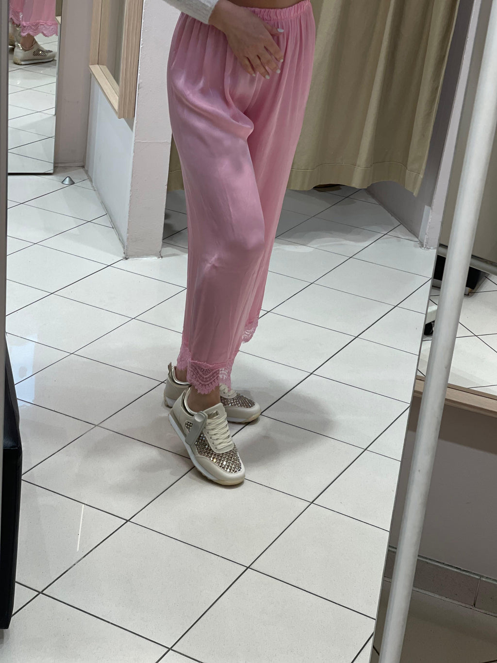 Viskose Hose mit Spitze