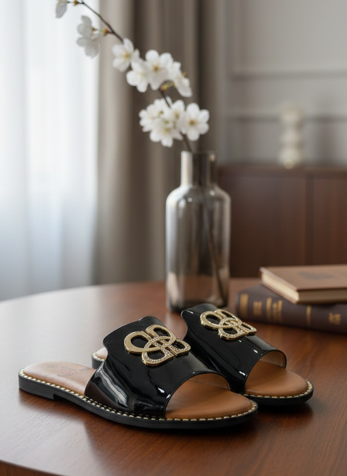 Sandalen in schwarz/Lack