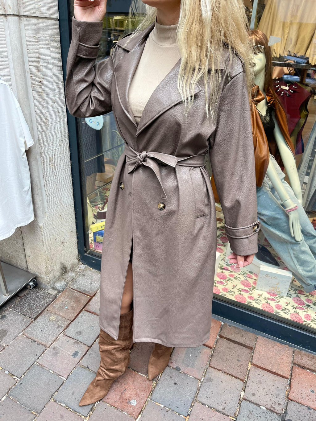 Eleganter Damen-Trenchcoat aus hochwertigem Kunstleder
