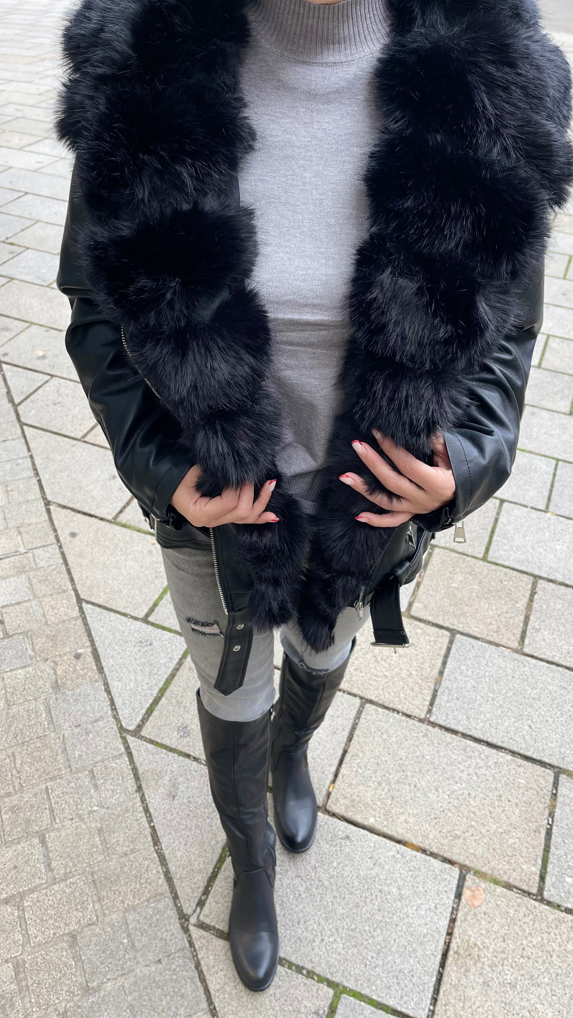 GEFÜTTERTE LEDERJACKE  MIT FELL IN SCHWARZ