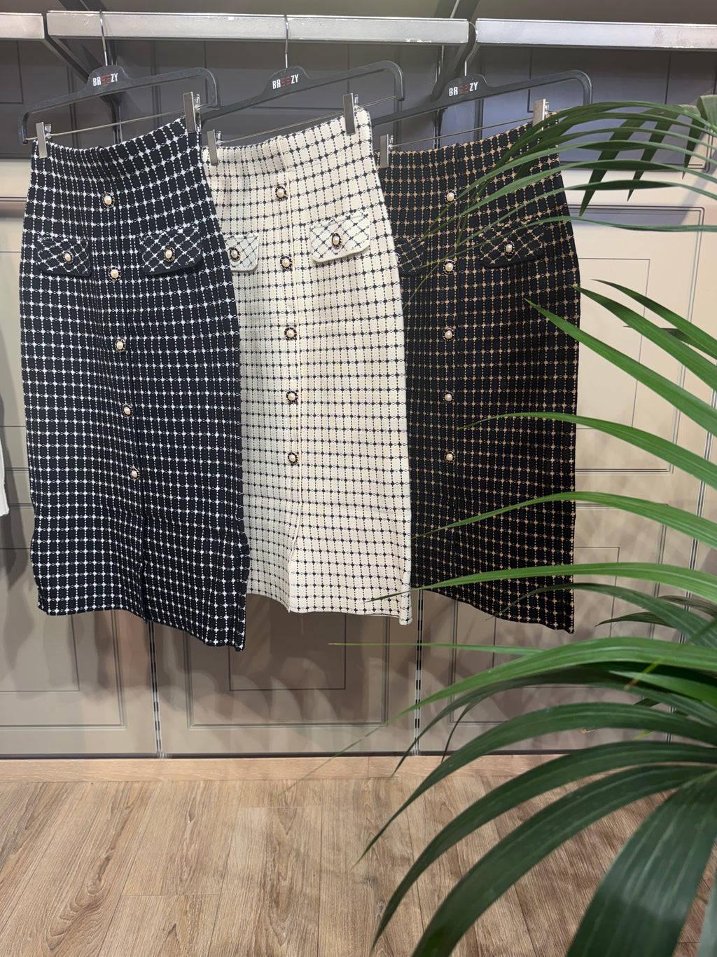 Eleganter Tweed-Minirock mit Karomuster und Knopfdetails