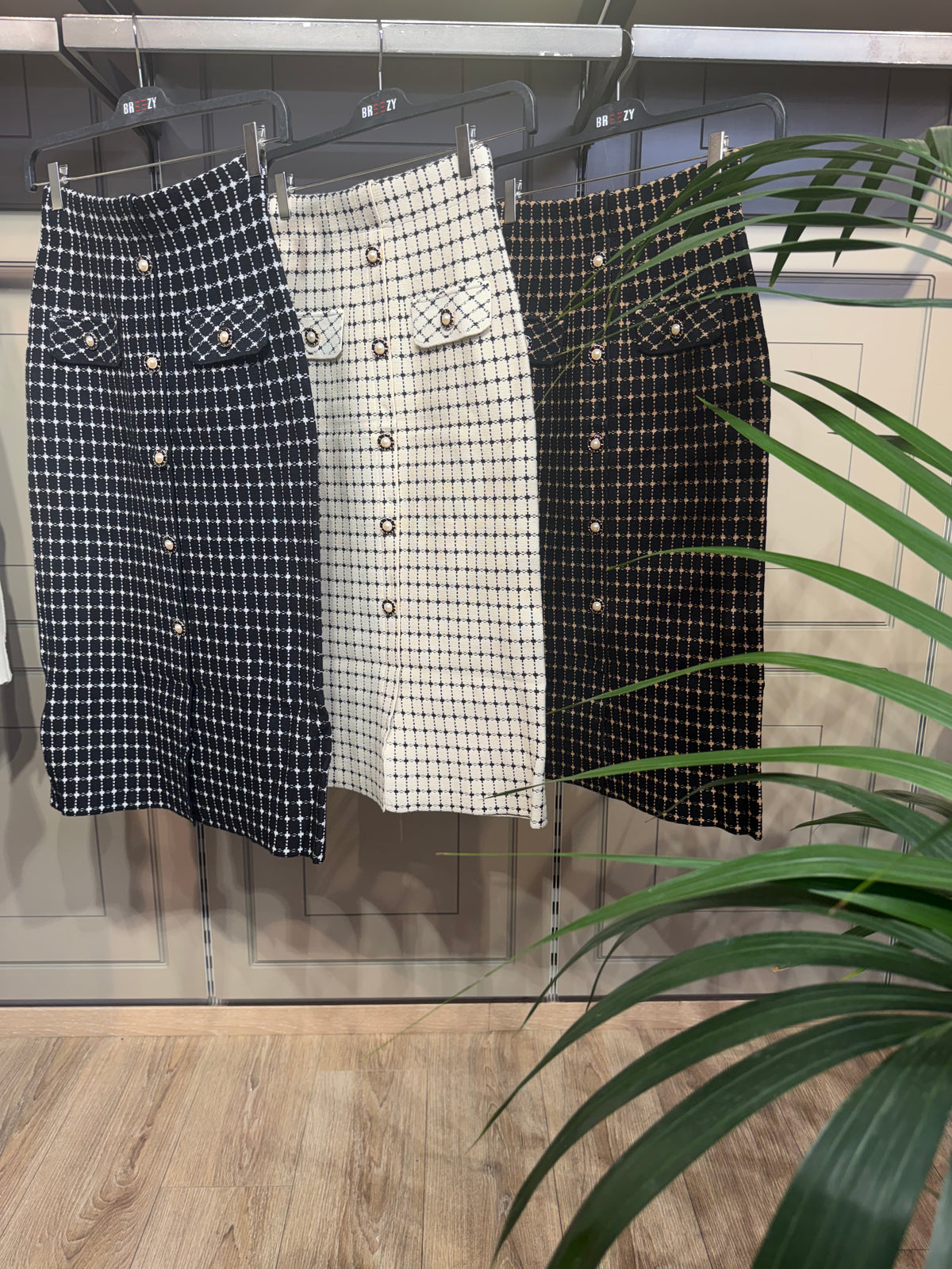 Eleganter Tweed-Minirock mit Karomuster und Knopfdetails