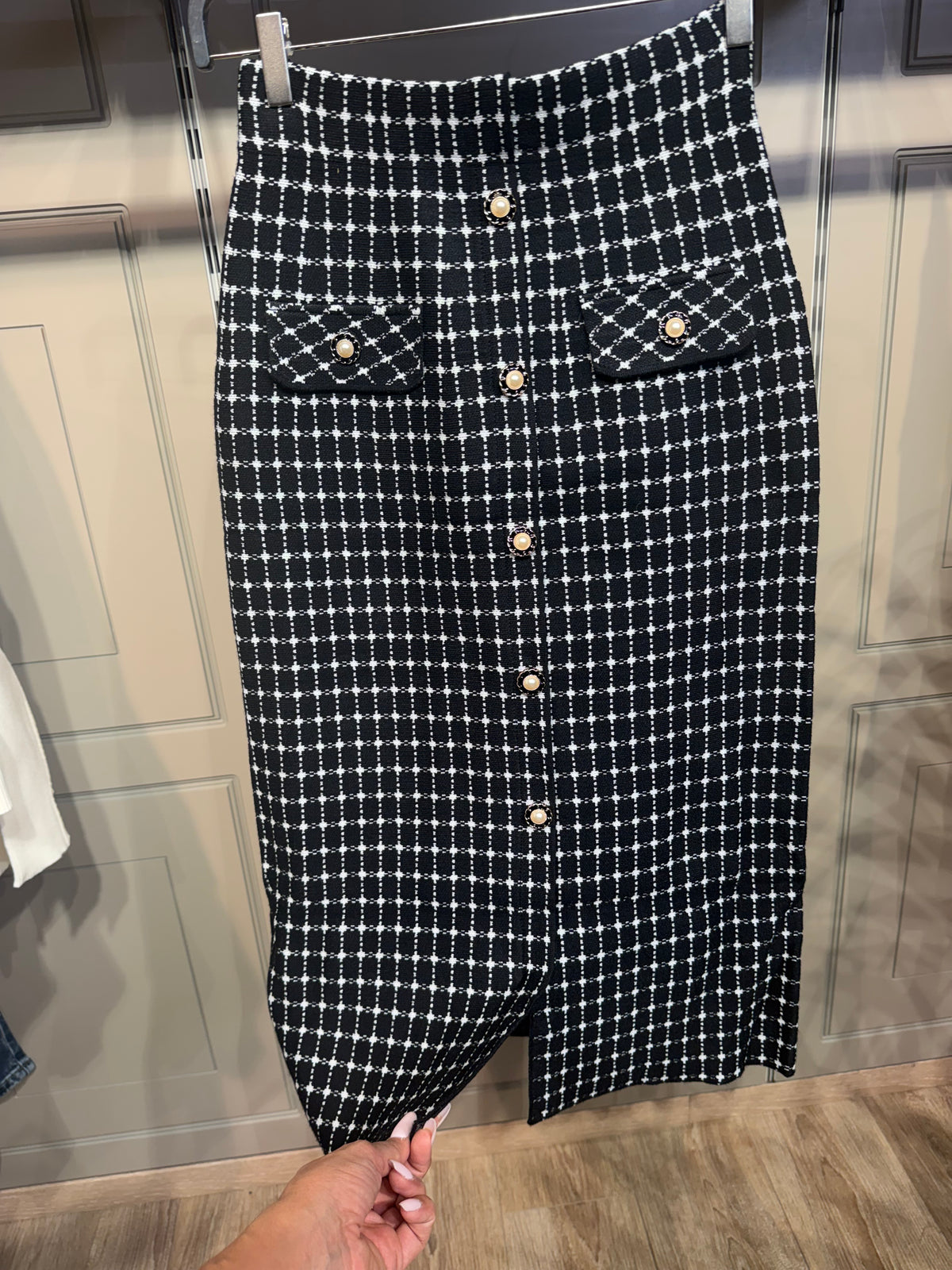 Eleganter Tweed-Minirock mit Karomuster und Knopfdetails