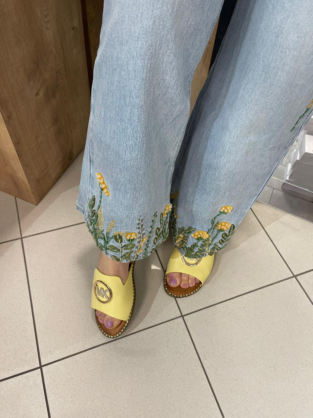 FLOWER DESIGN JEANS