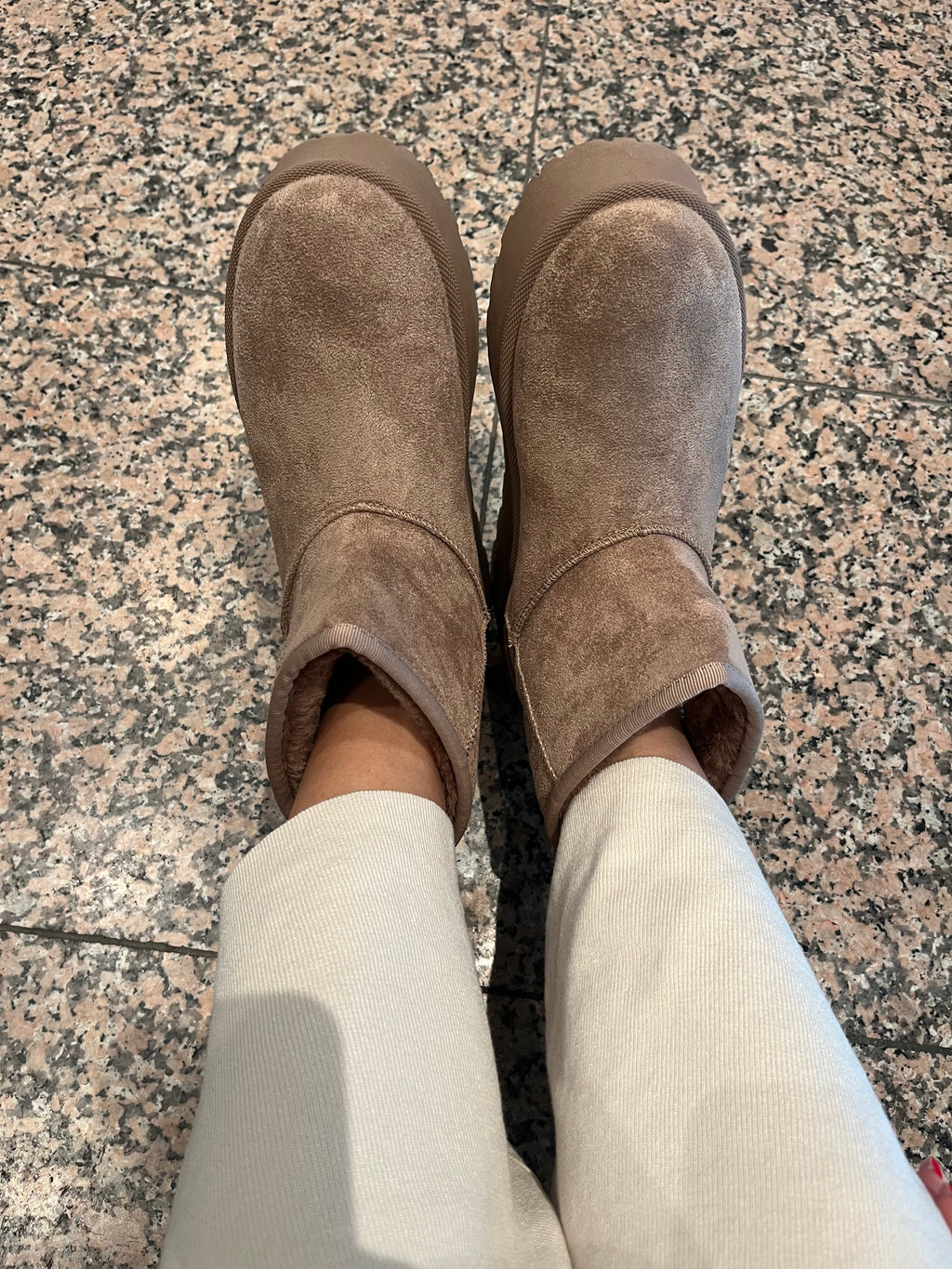 GEFÜTTERTE PLATEAU BOOTS IN TAUPE