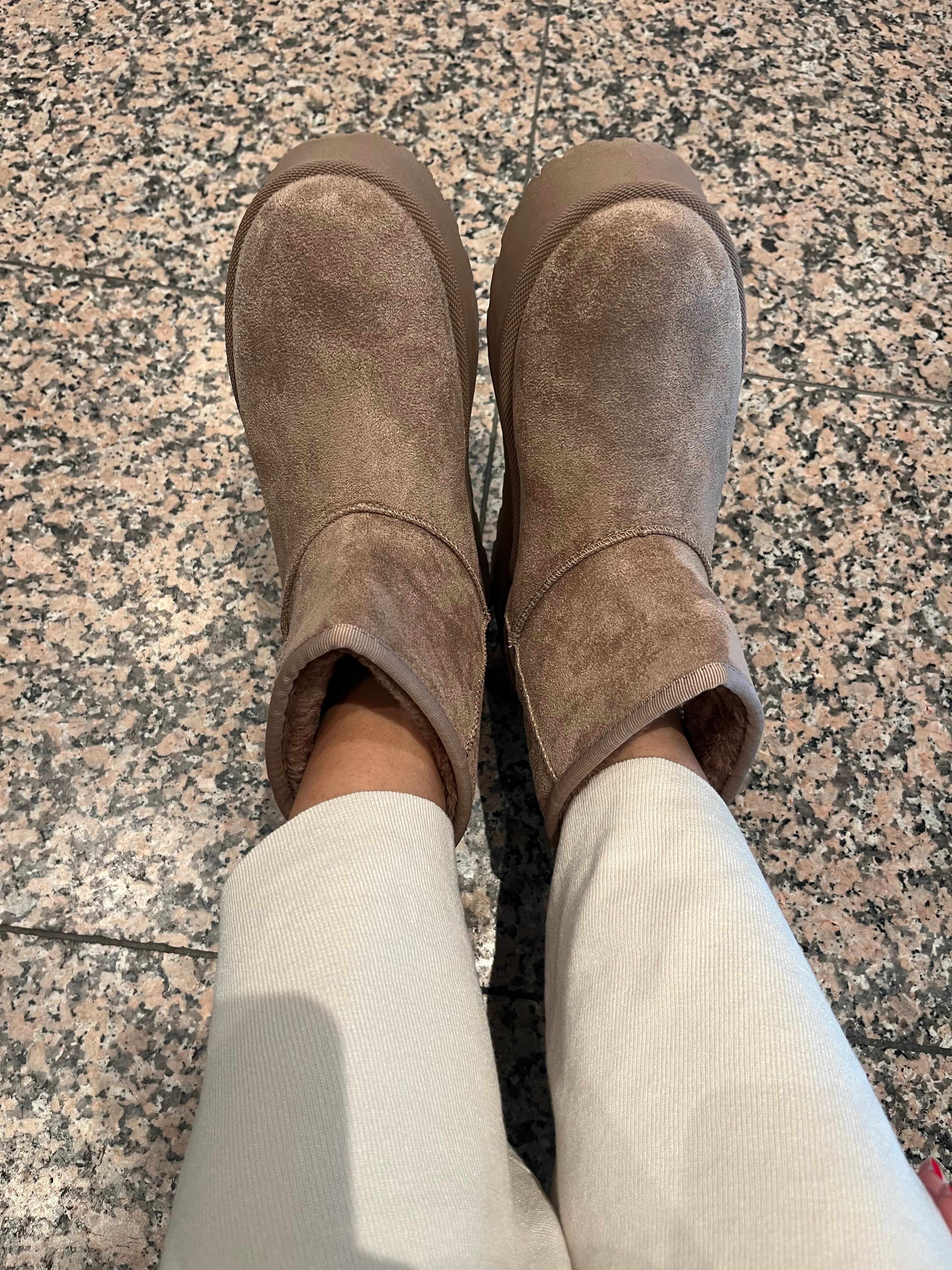 GEFÜTTERTE PLATEAU BOOTS IN TAUPE