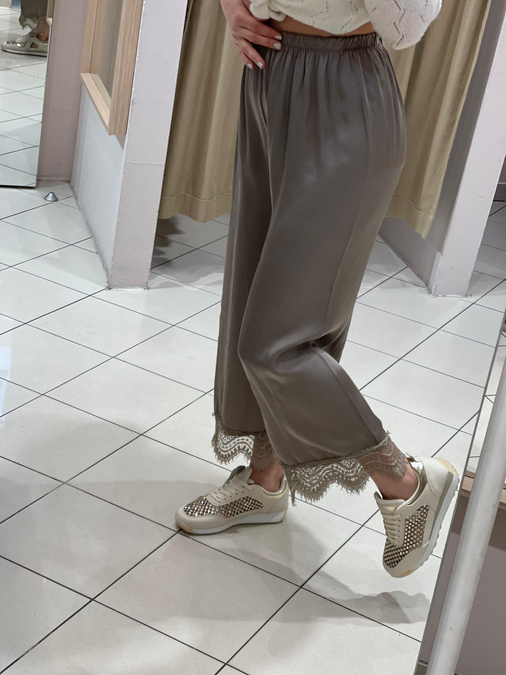 Viskose Hose mit Spitze