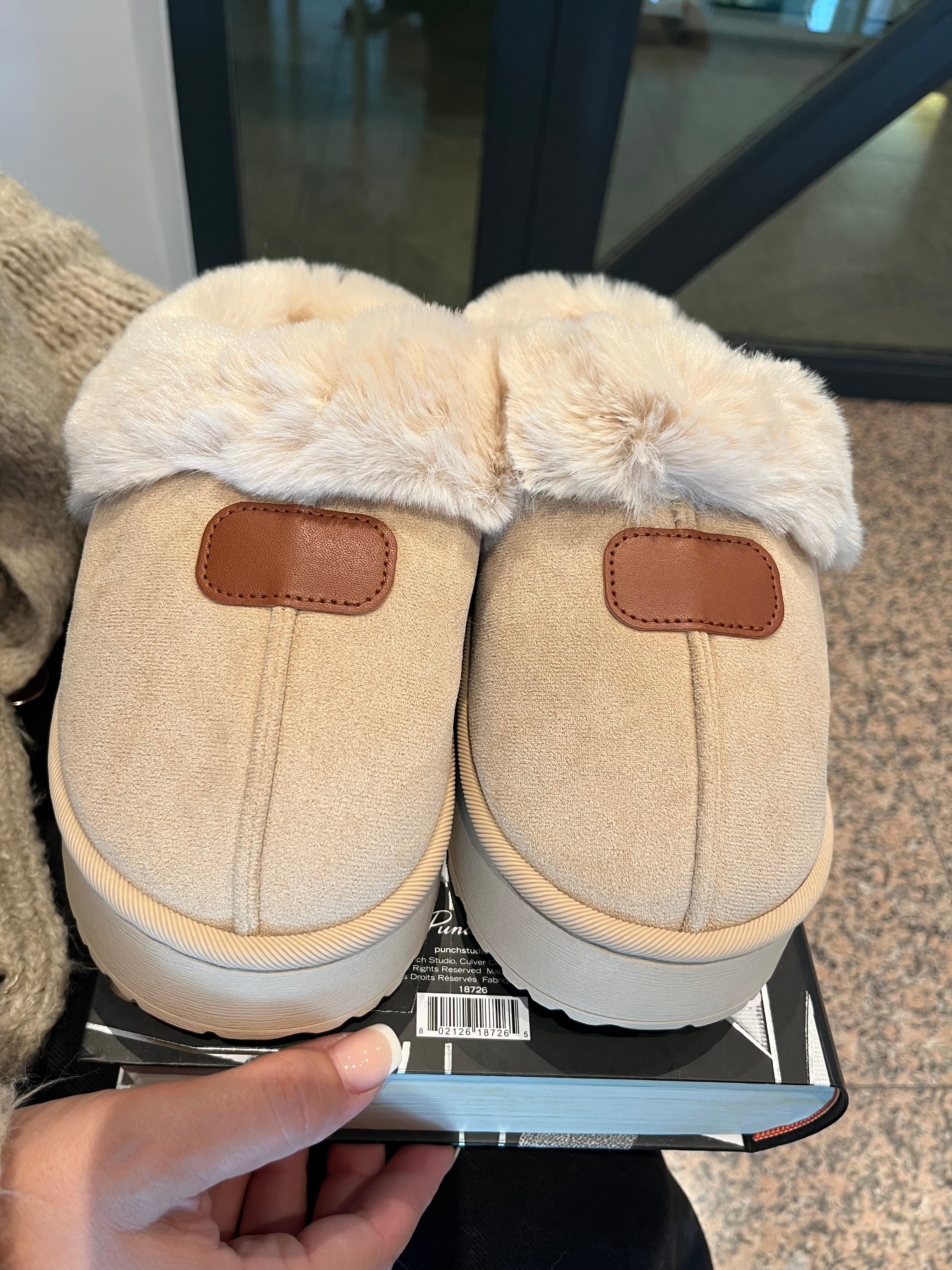 GEFÜTTERTE PANTOLETTE IN BEIGE