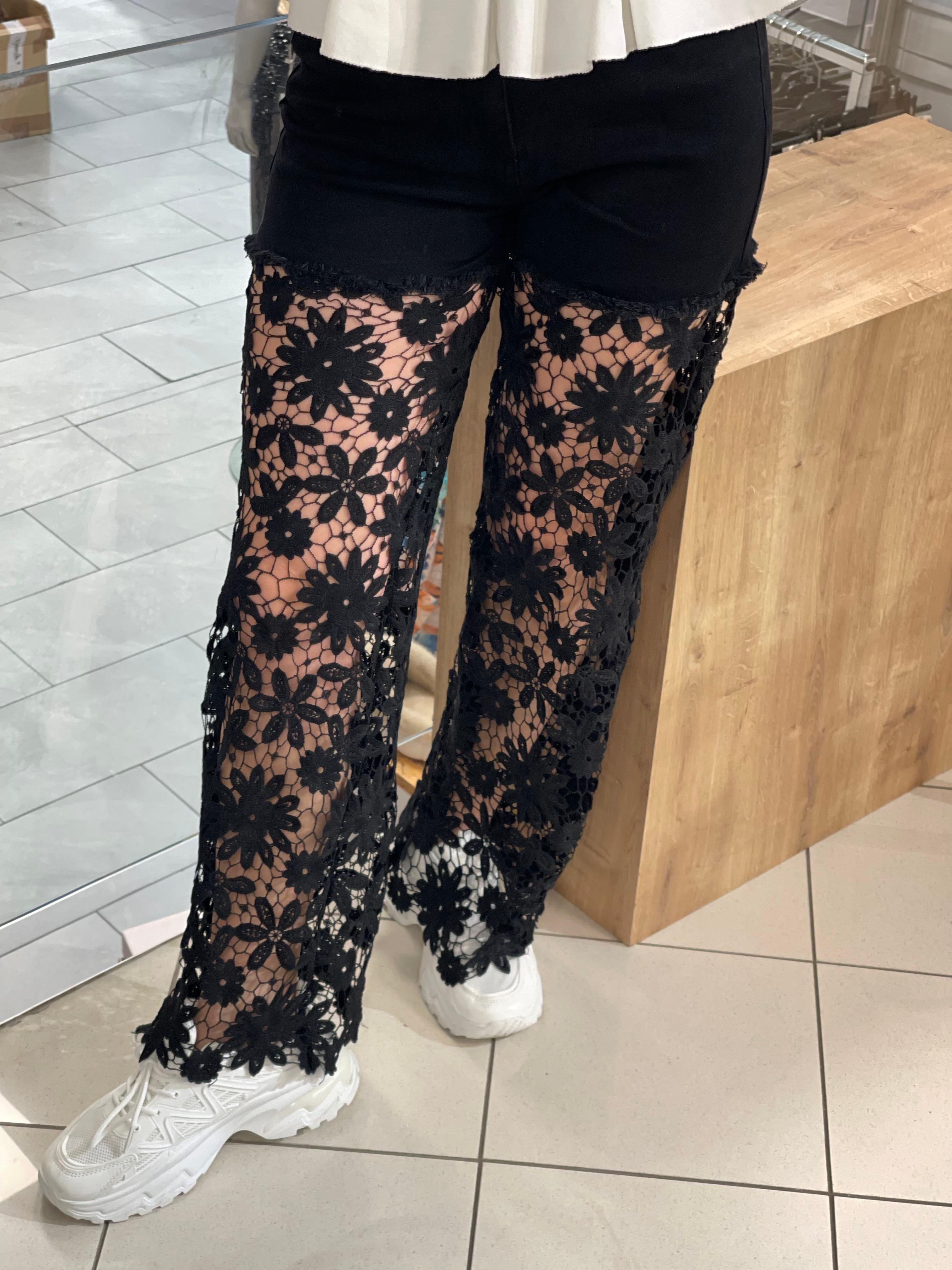 Jeans Vera mit Spitze Stickerei