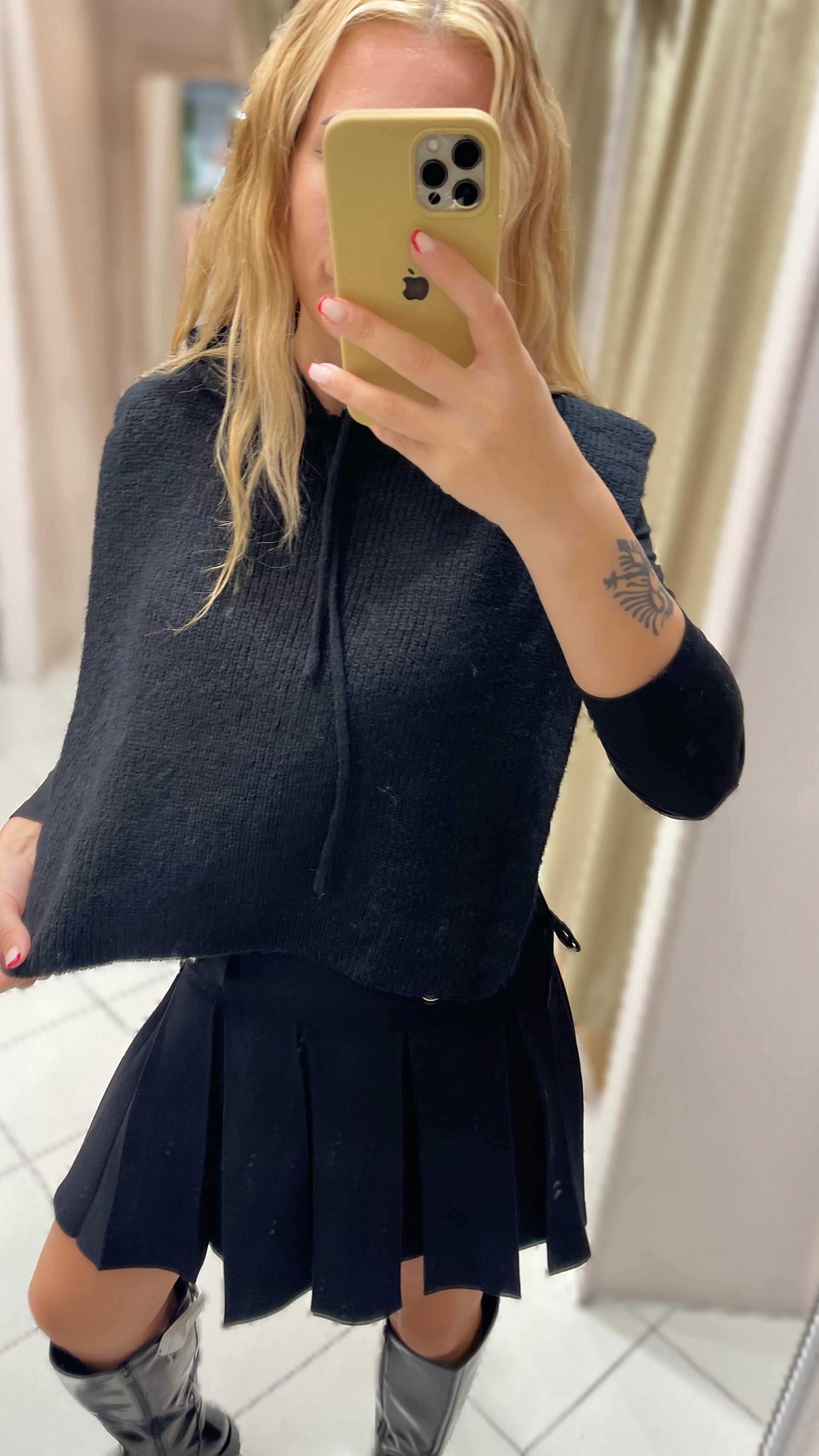 STRICK HOODIE SCHAL – SCHWARZ