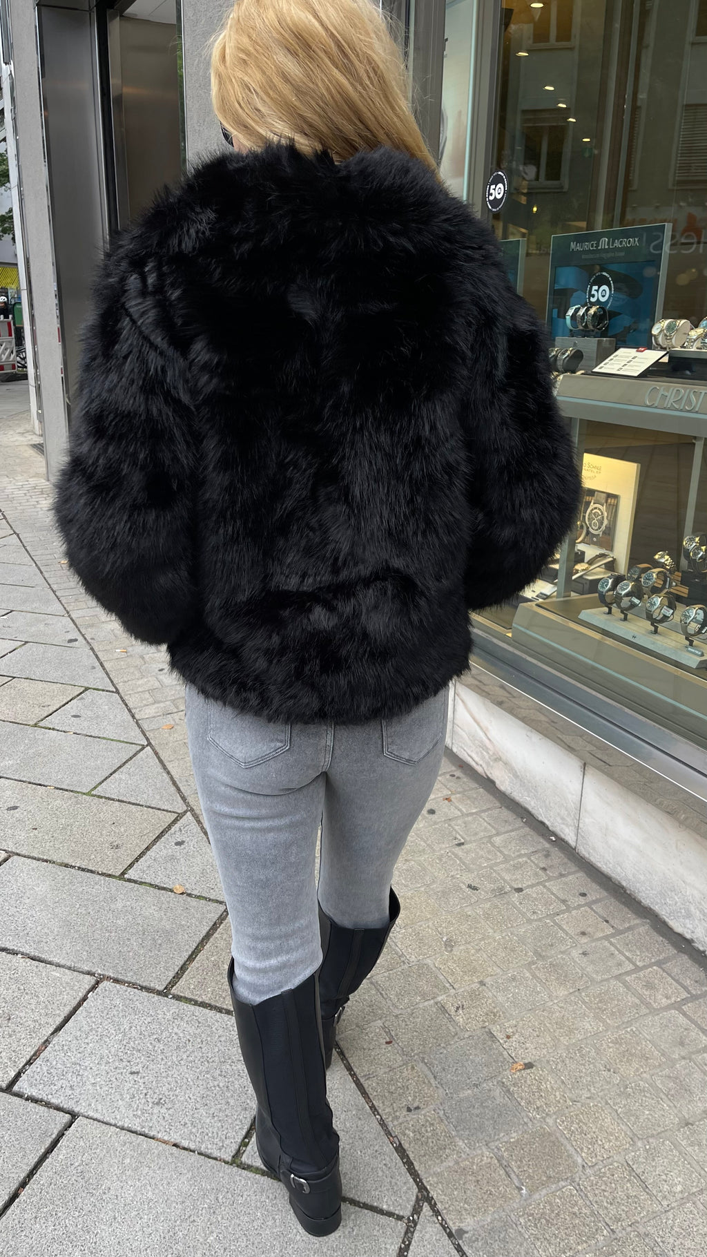 LUXUS KUNSTFELLJACKE IN SCHWARZ