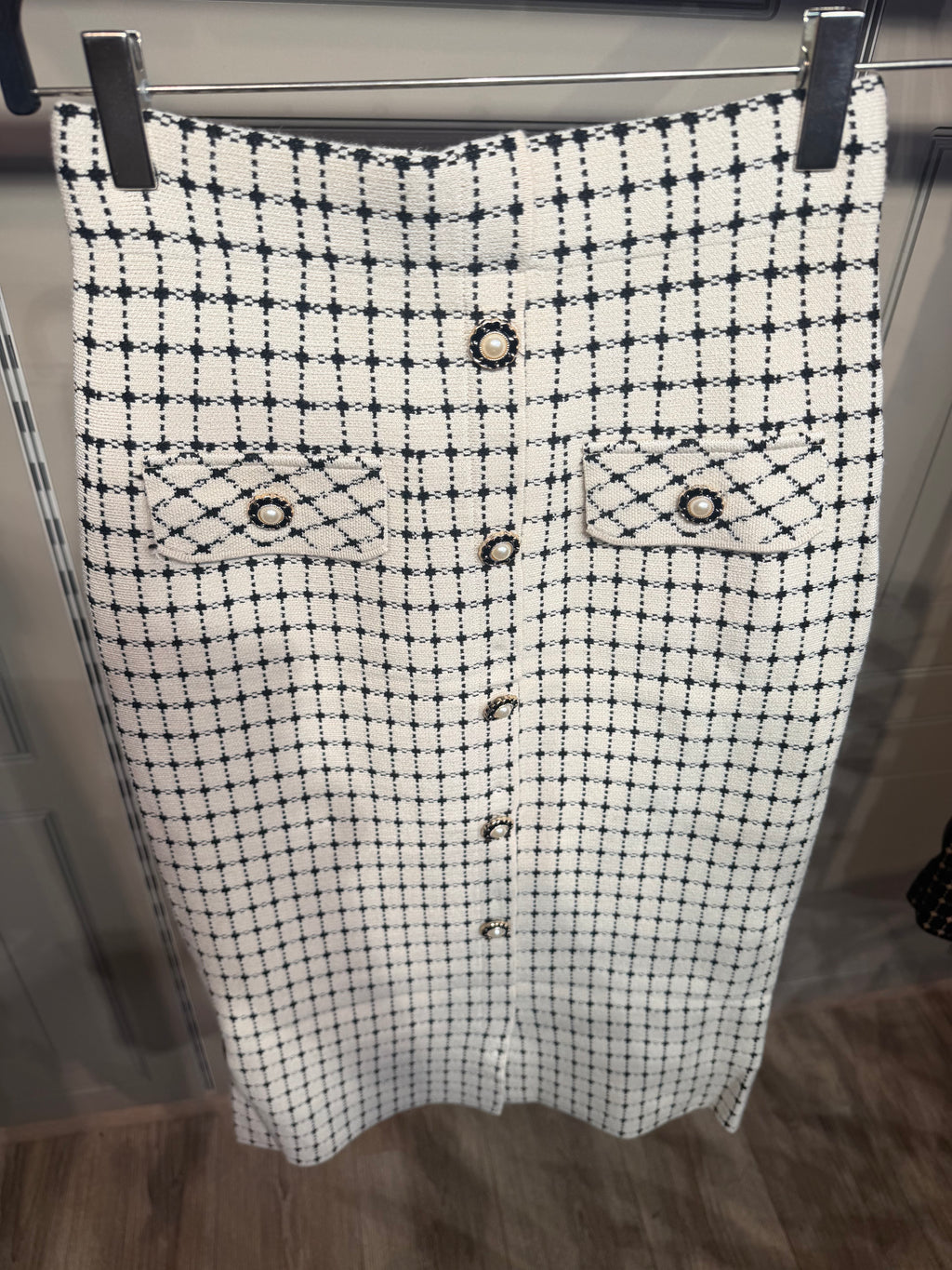 Eleganter Tweed-Minirock mit Karomuster und Knopfdetails