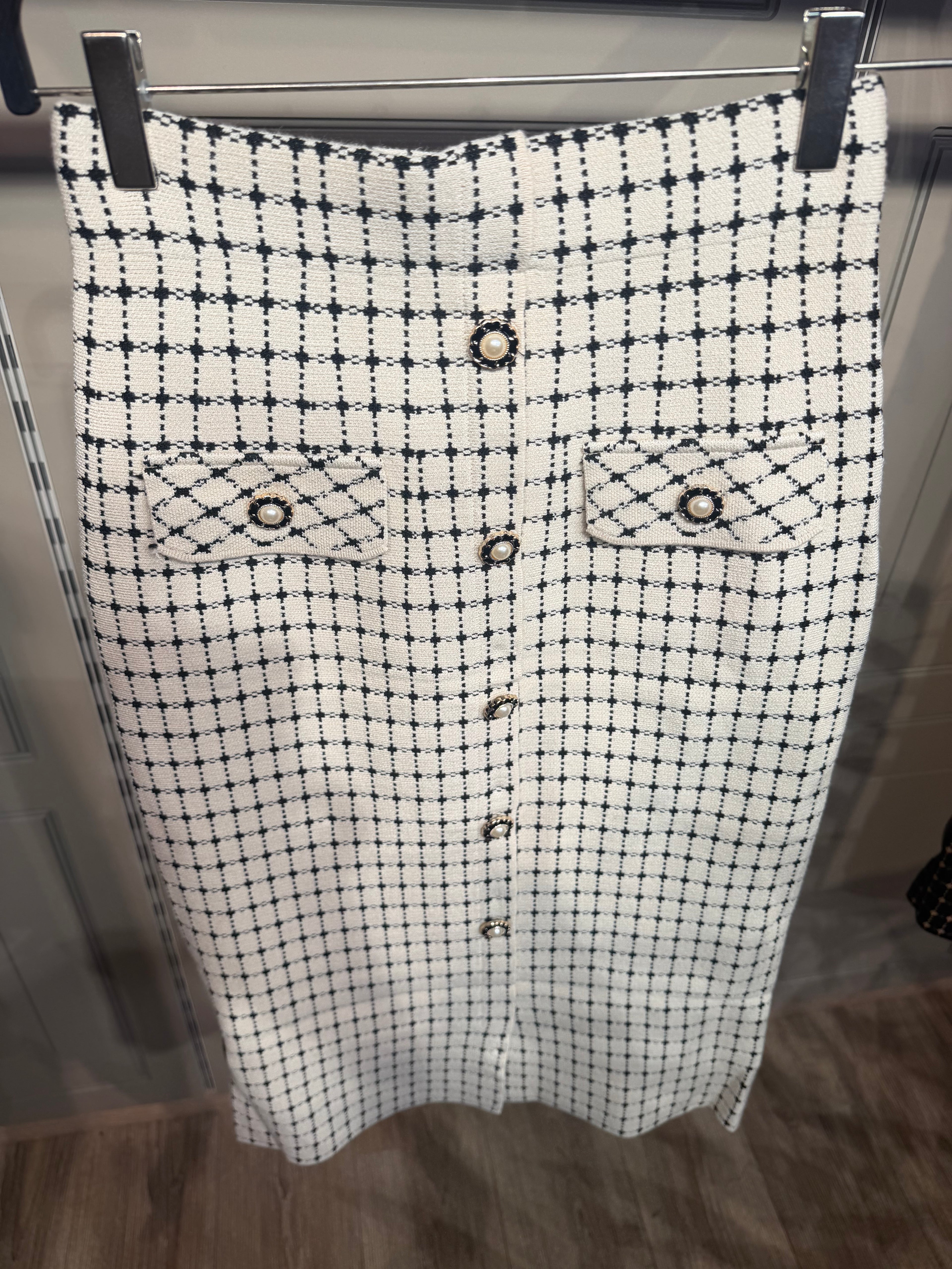 Eleganter Tweed-Minirock mit Karomuster und Knopfdetails