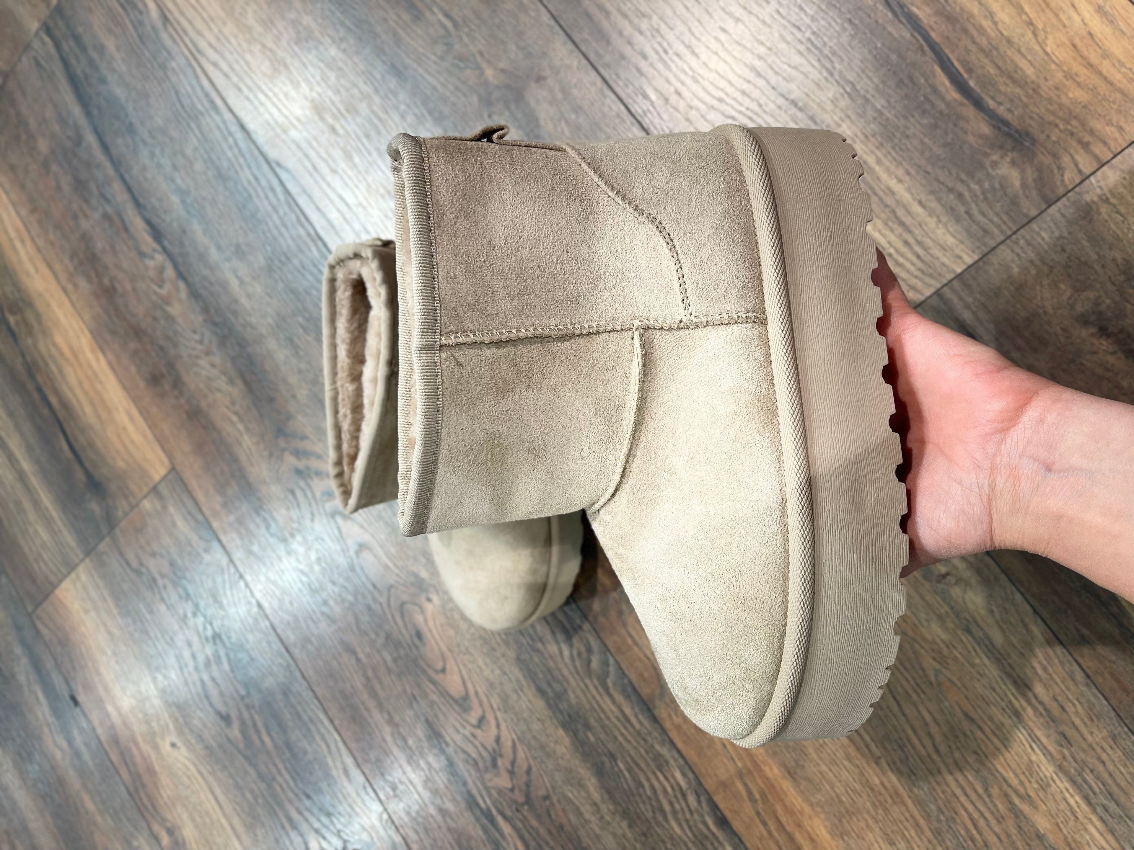 GEFÜTTERTE PLATEAU BOOTS IN HELLBEIGE