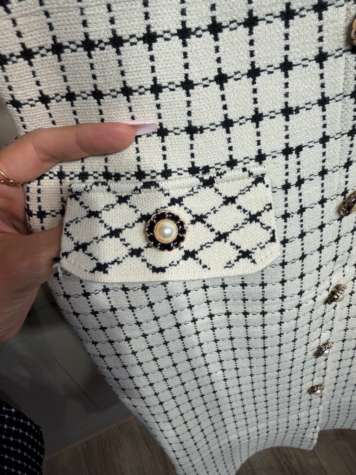 Eleganter Tweed-Minirock mit Karomuster und Knopfdetails