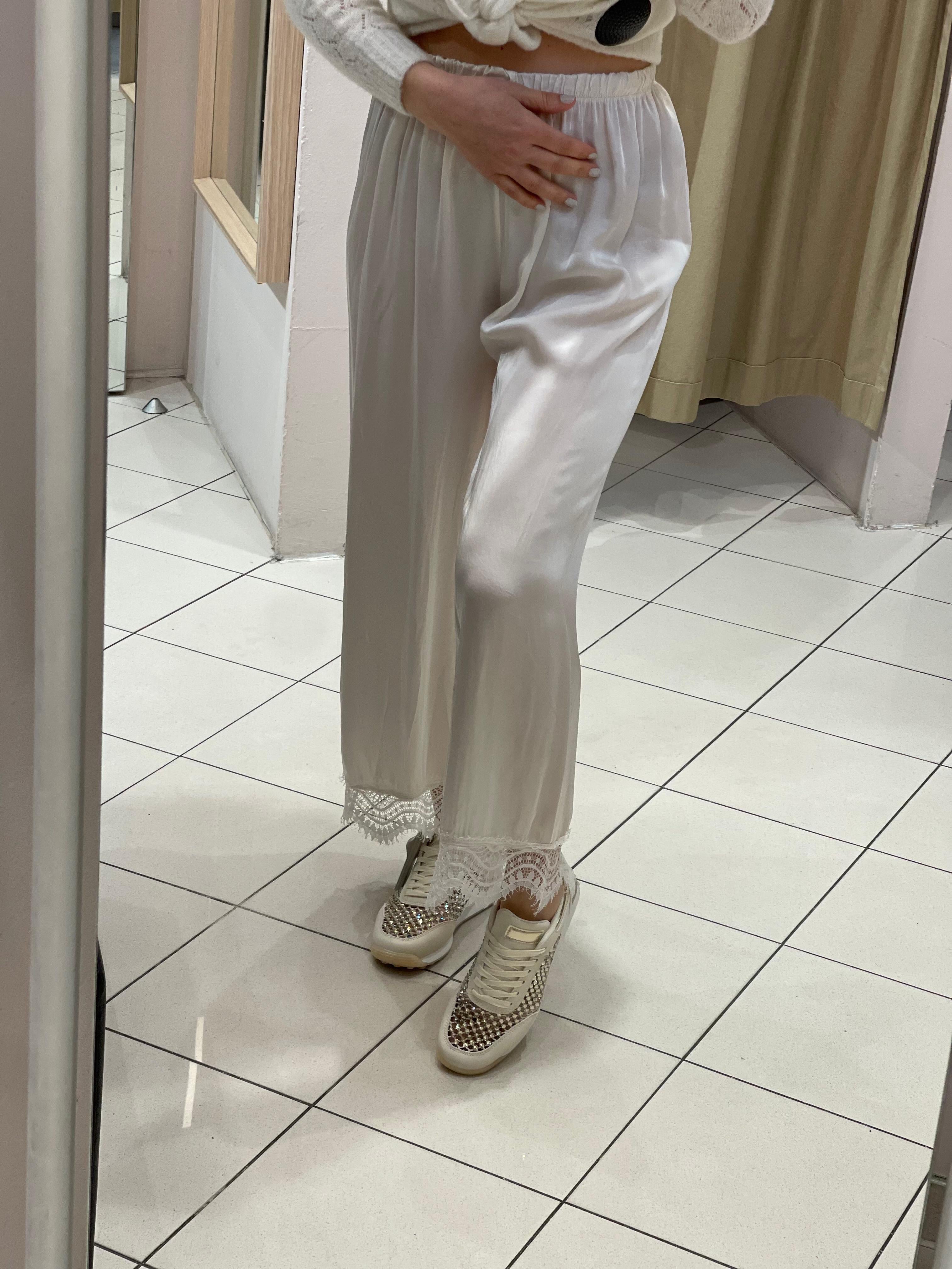 Pantalón de viscosa con encaje