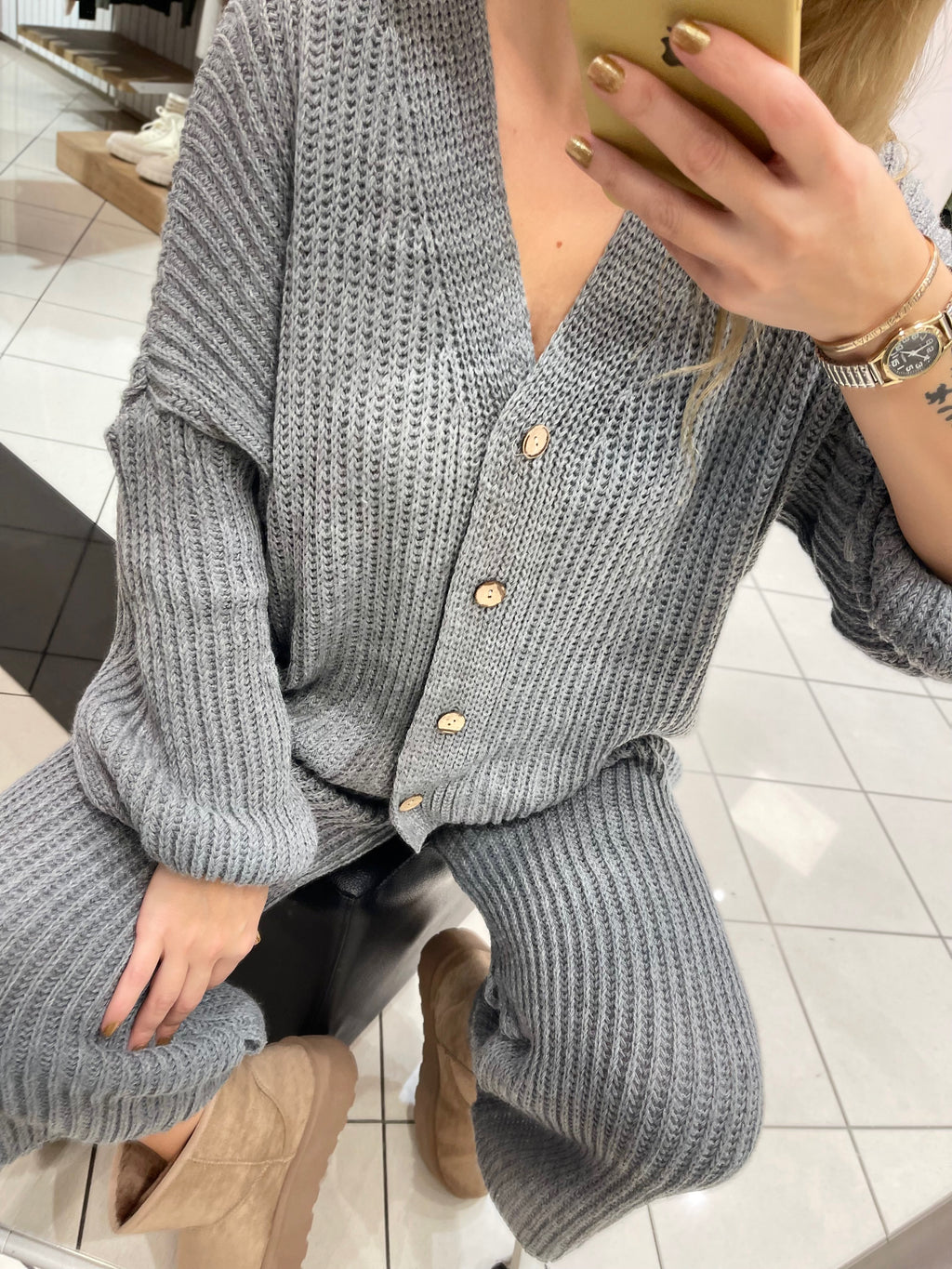 STRICK-ZWEITEILER IN GRAU