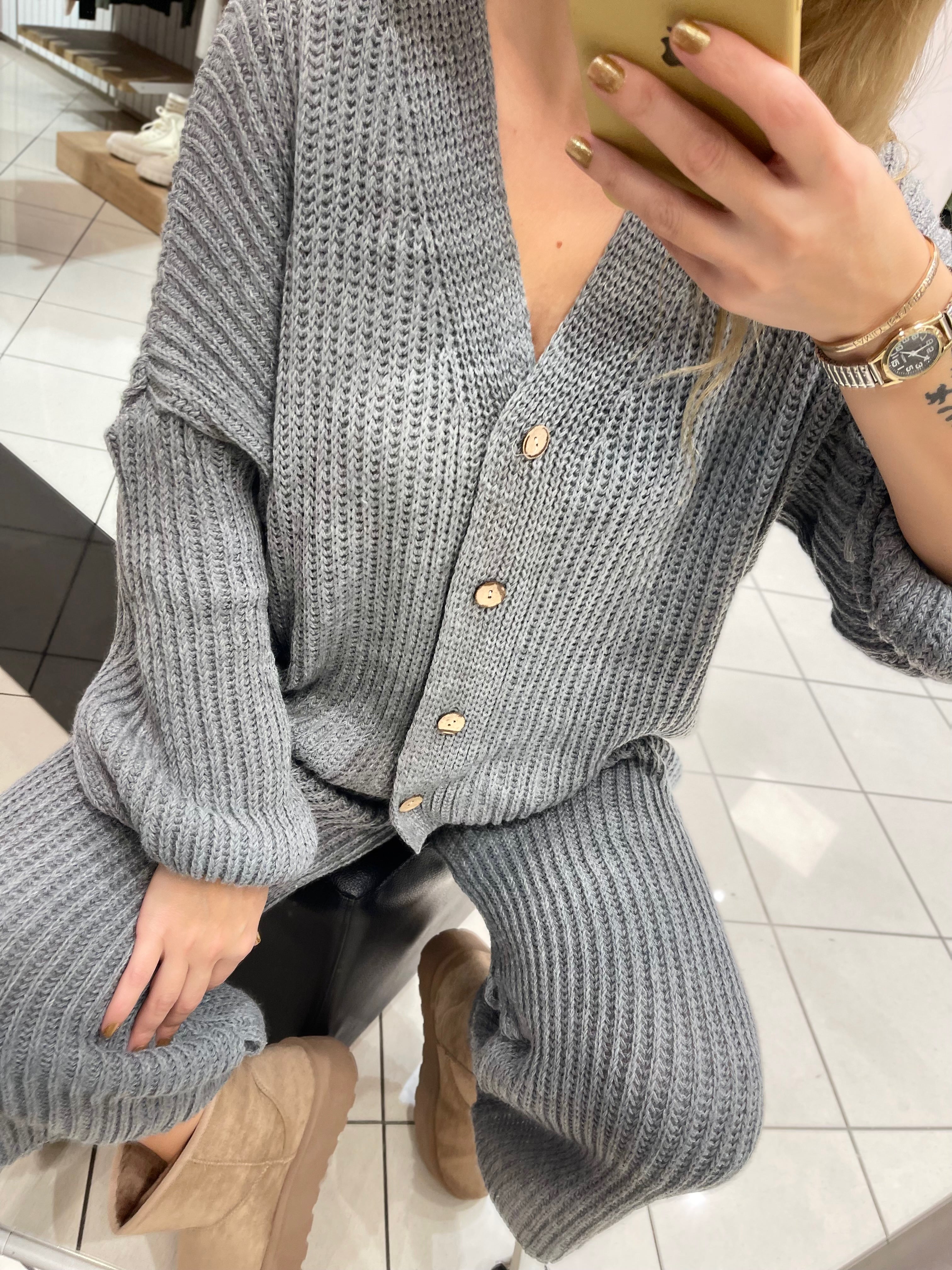 STRICK-ZWEITEILER IN GRAU