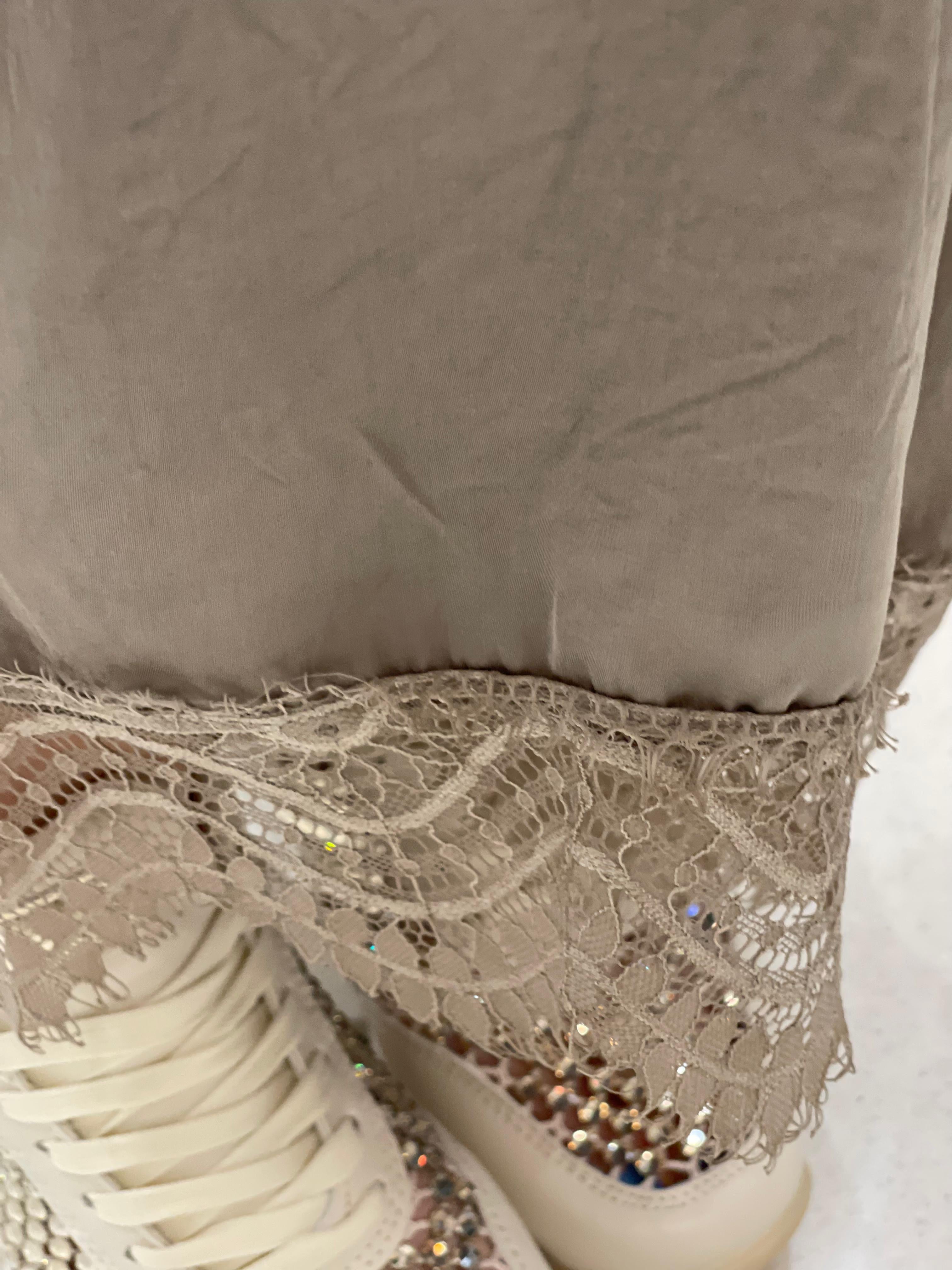 Viskose Hose mit Spitze