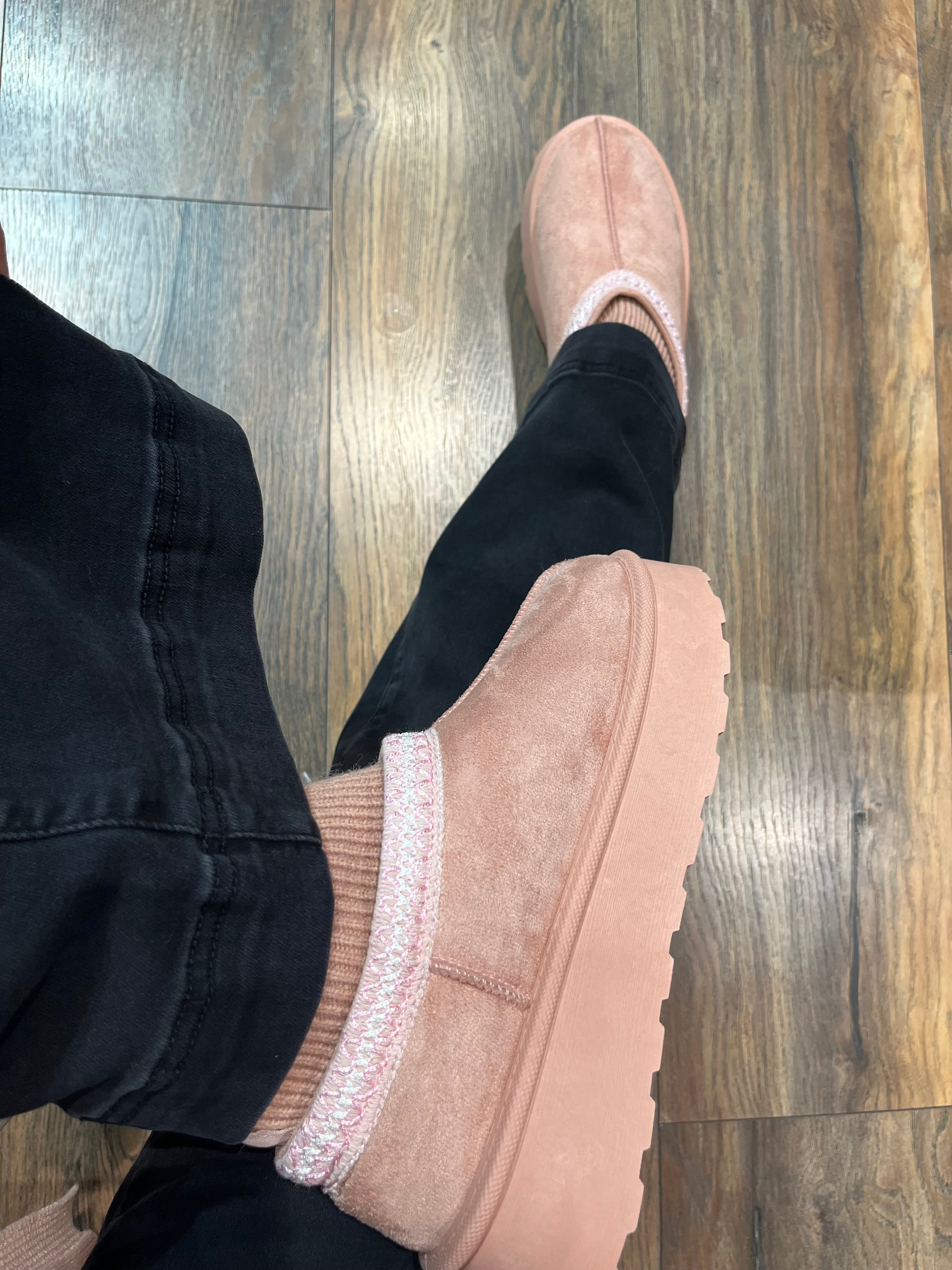 GEFÜTTERTE PLATEAU BOOTS IN ROSA