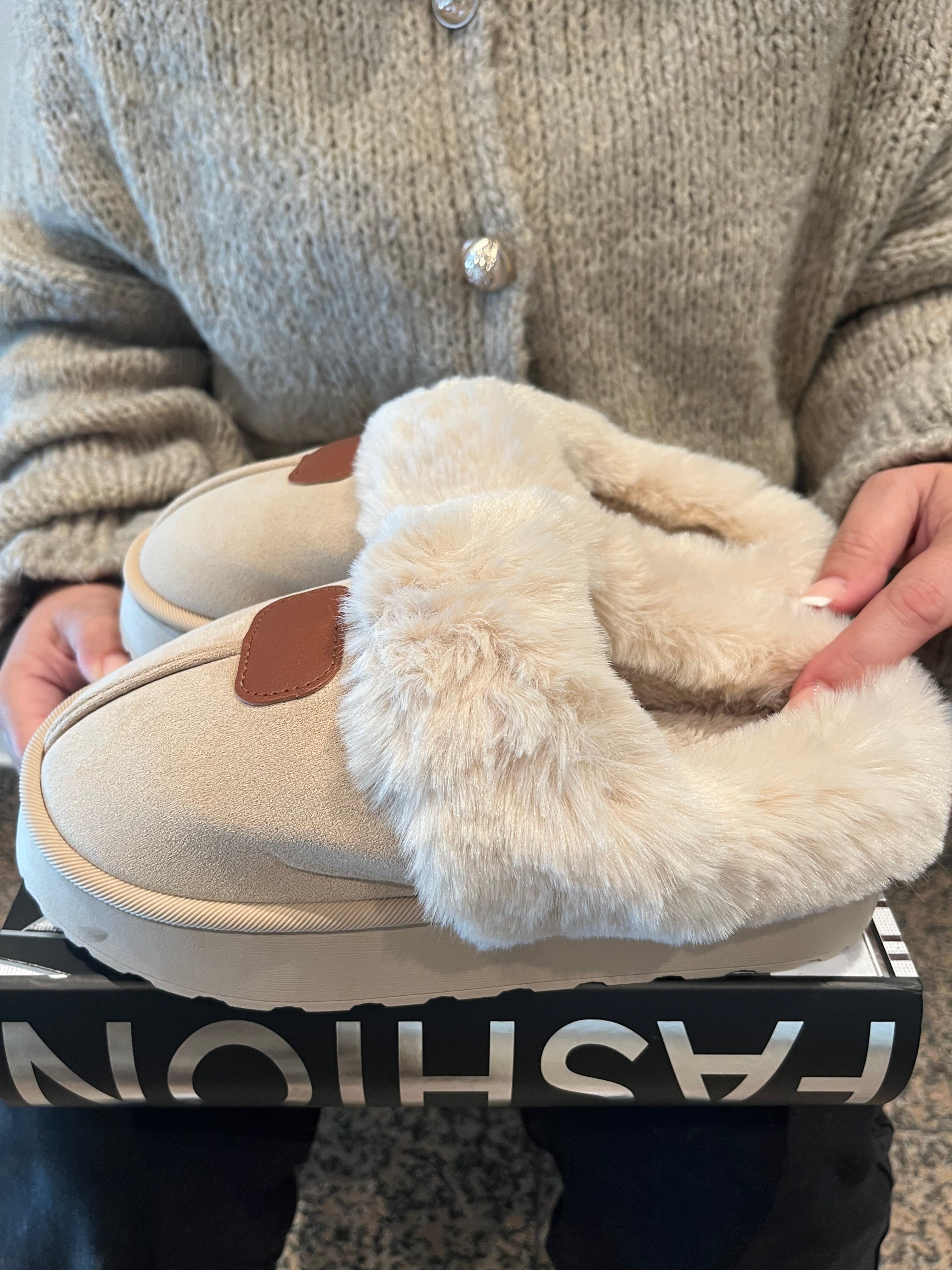 GEFÜTTERTE PANTOLETTE IN BEIGE
