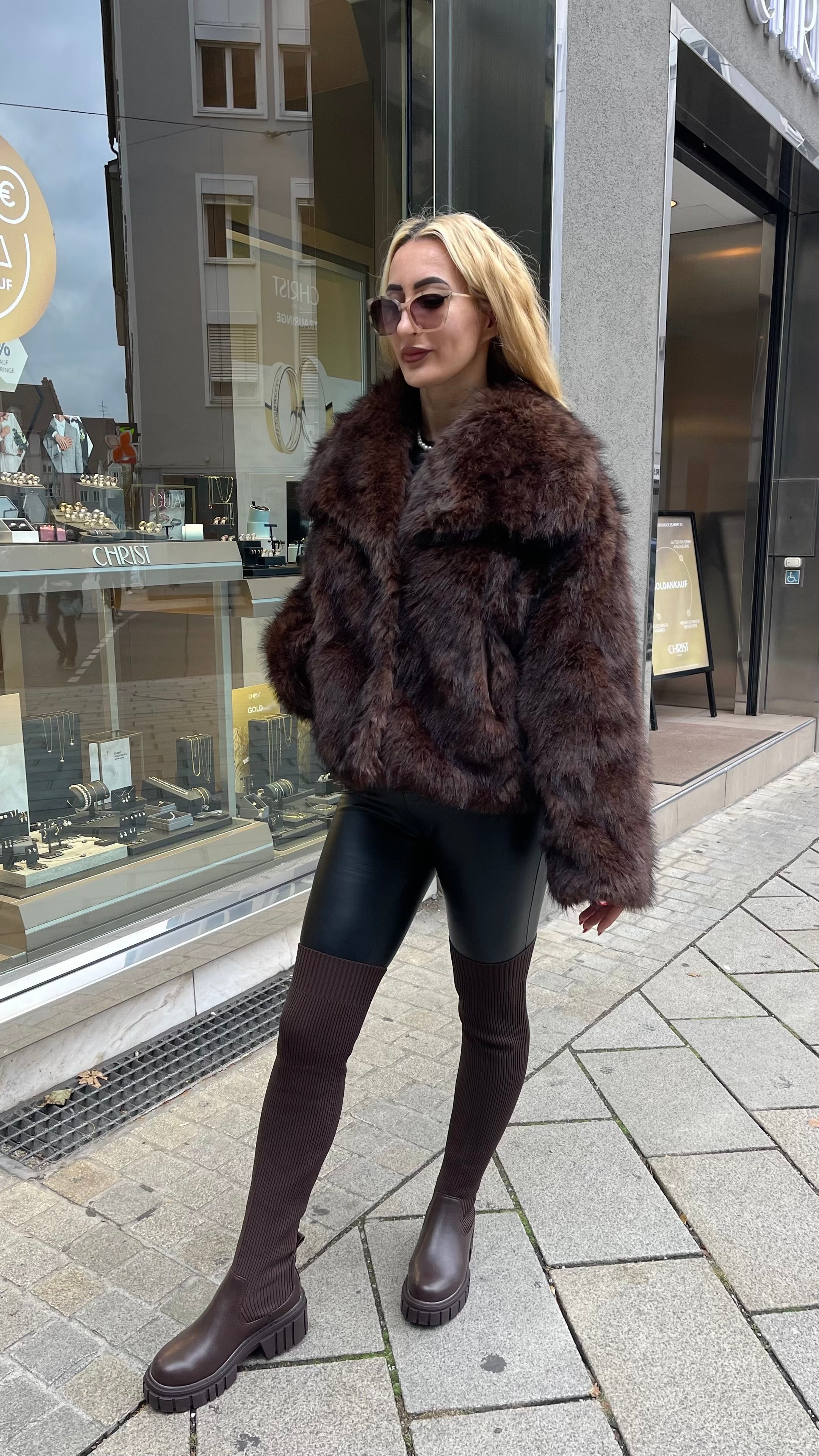 LUXUS KUNSTFELLJACKE IN BRAUN
