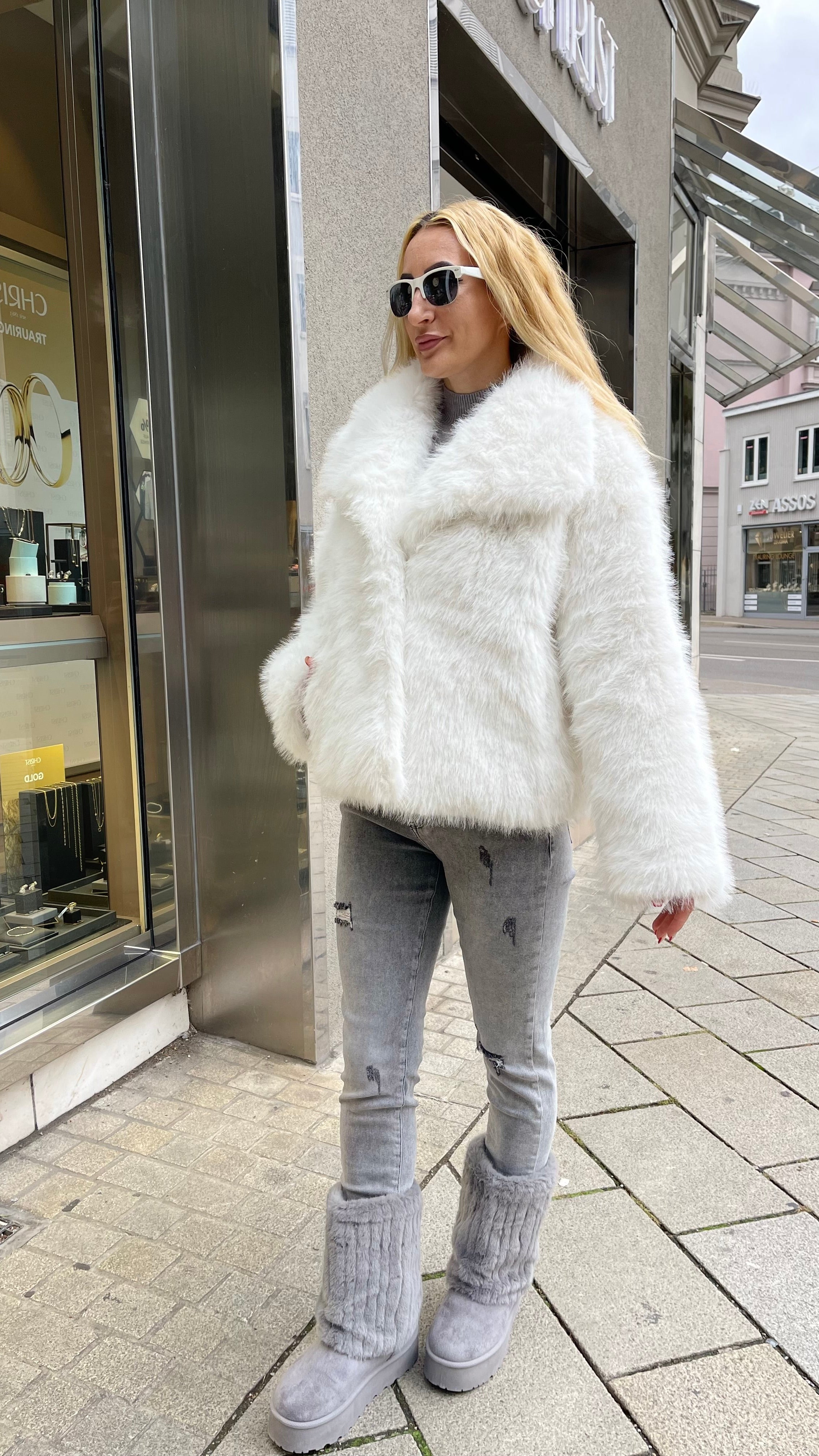 LUXUS KUNSTFELLJACKE IN WEISS