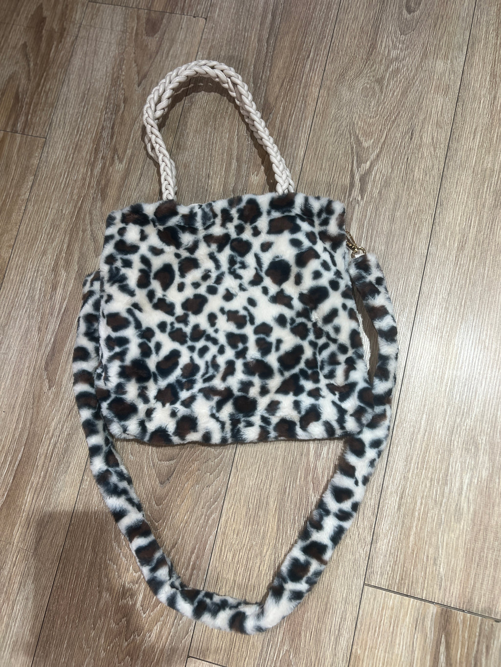 LEO TASCHE LILLY