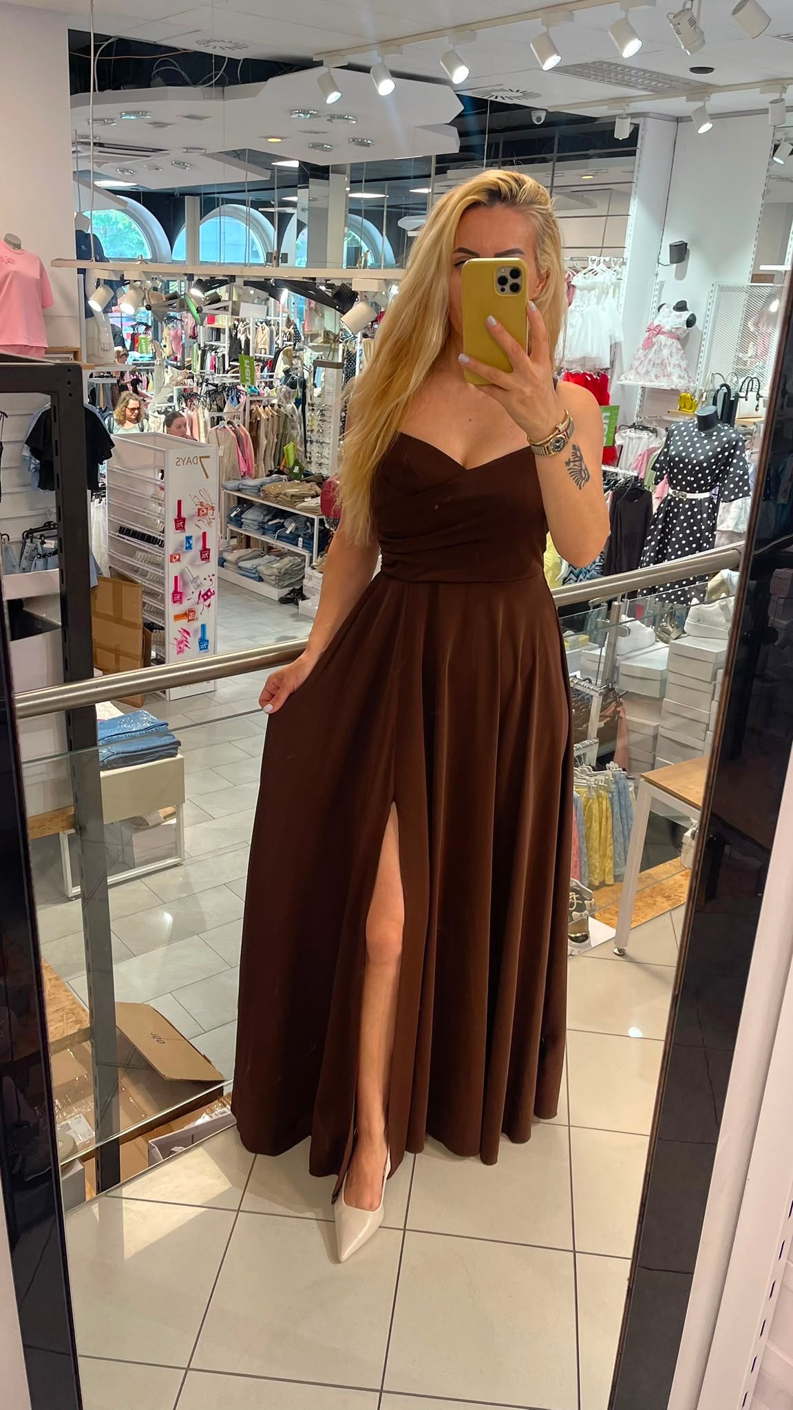 Kleid mit Cutout Mira