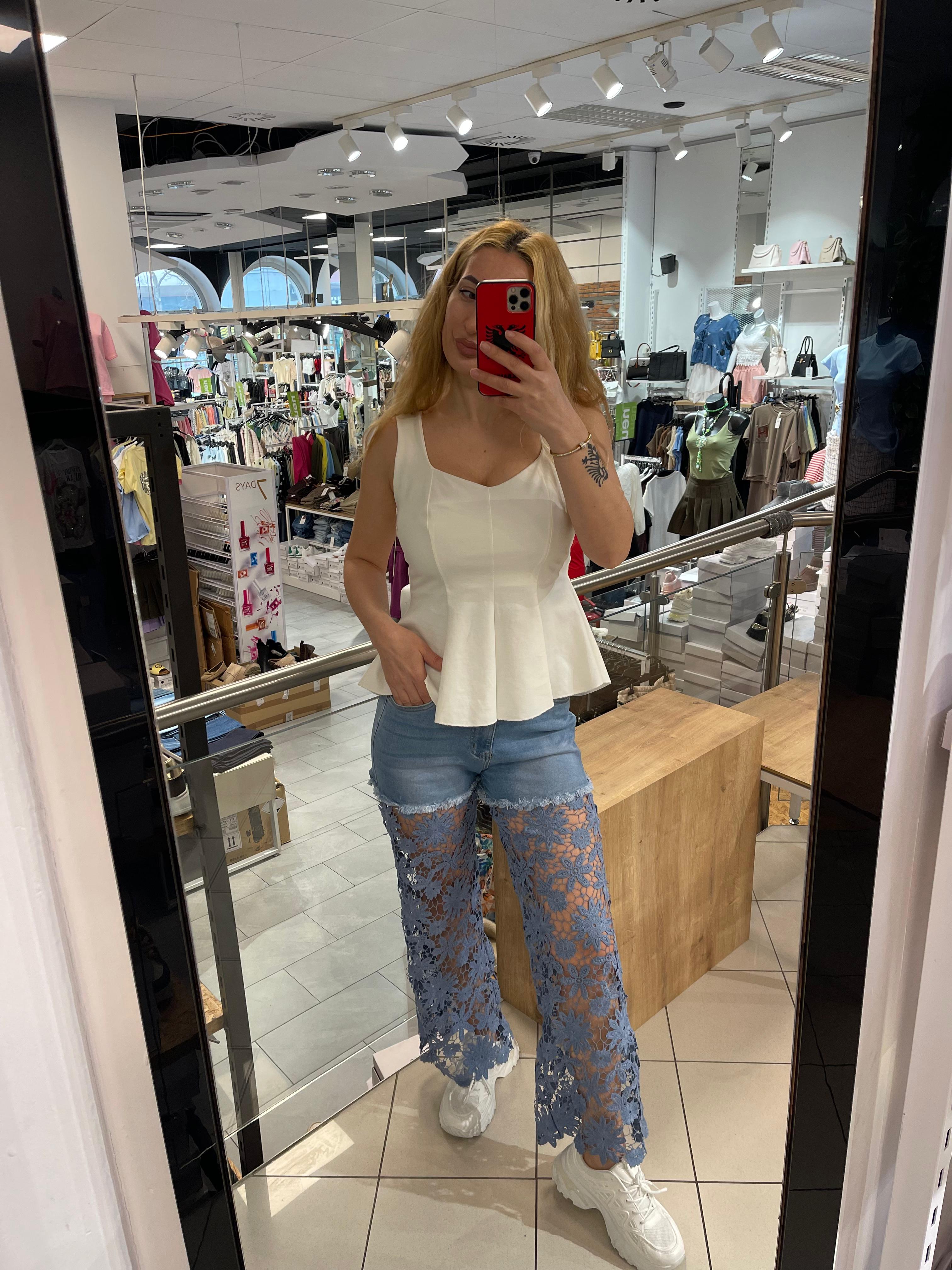 Jeans Vera mit Spitze Stickerei