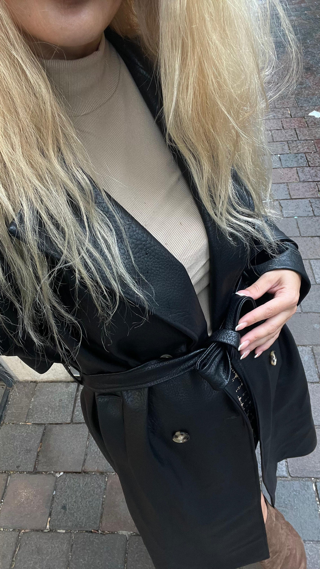 Eleganter Damen-Trenchcoat aus hochwertigem Kunstleder
