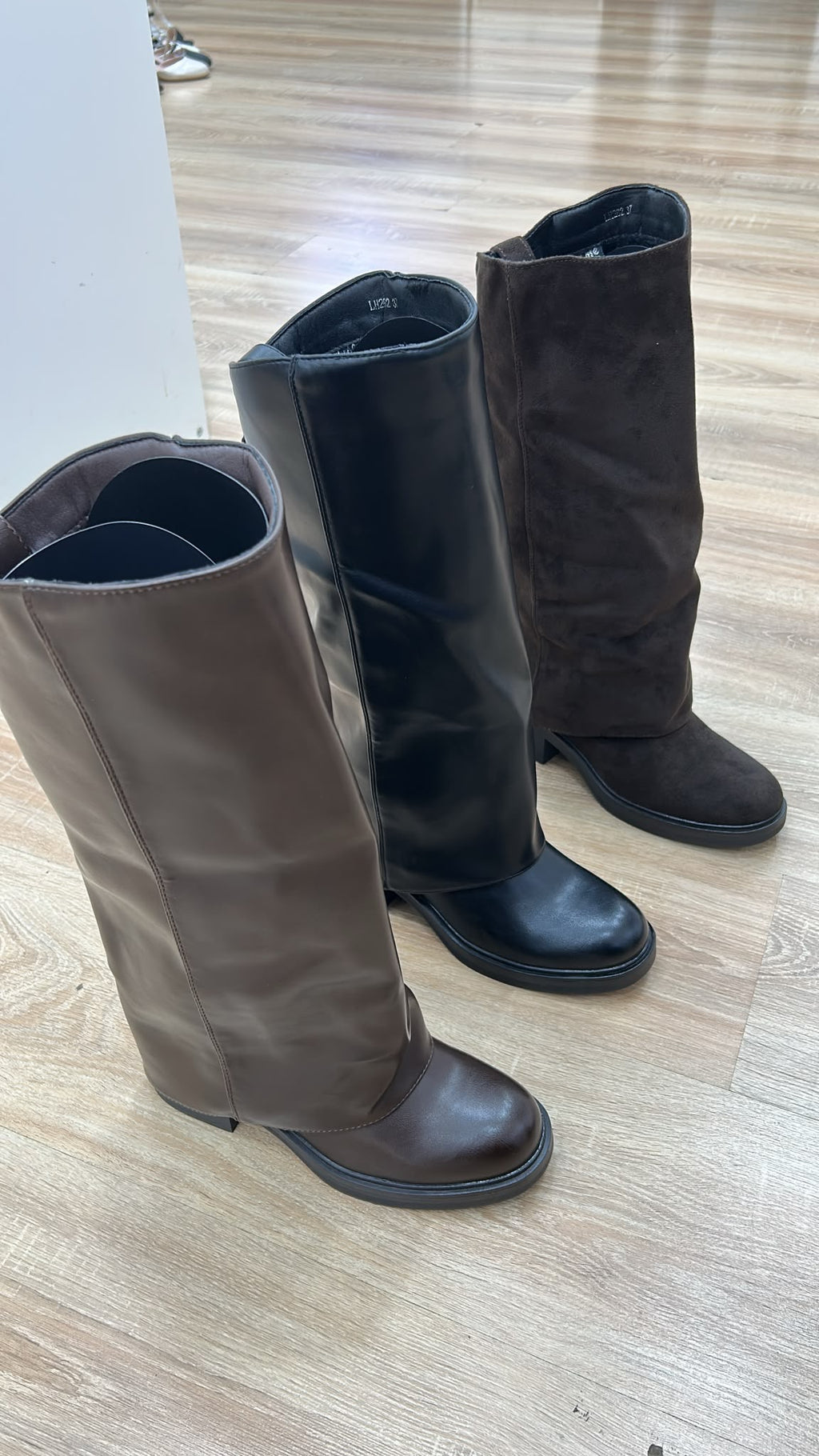 Damen Schaftstiefel mit Umschlag & Gold-Details Aurelia