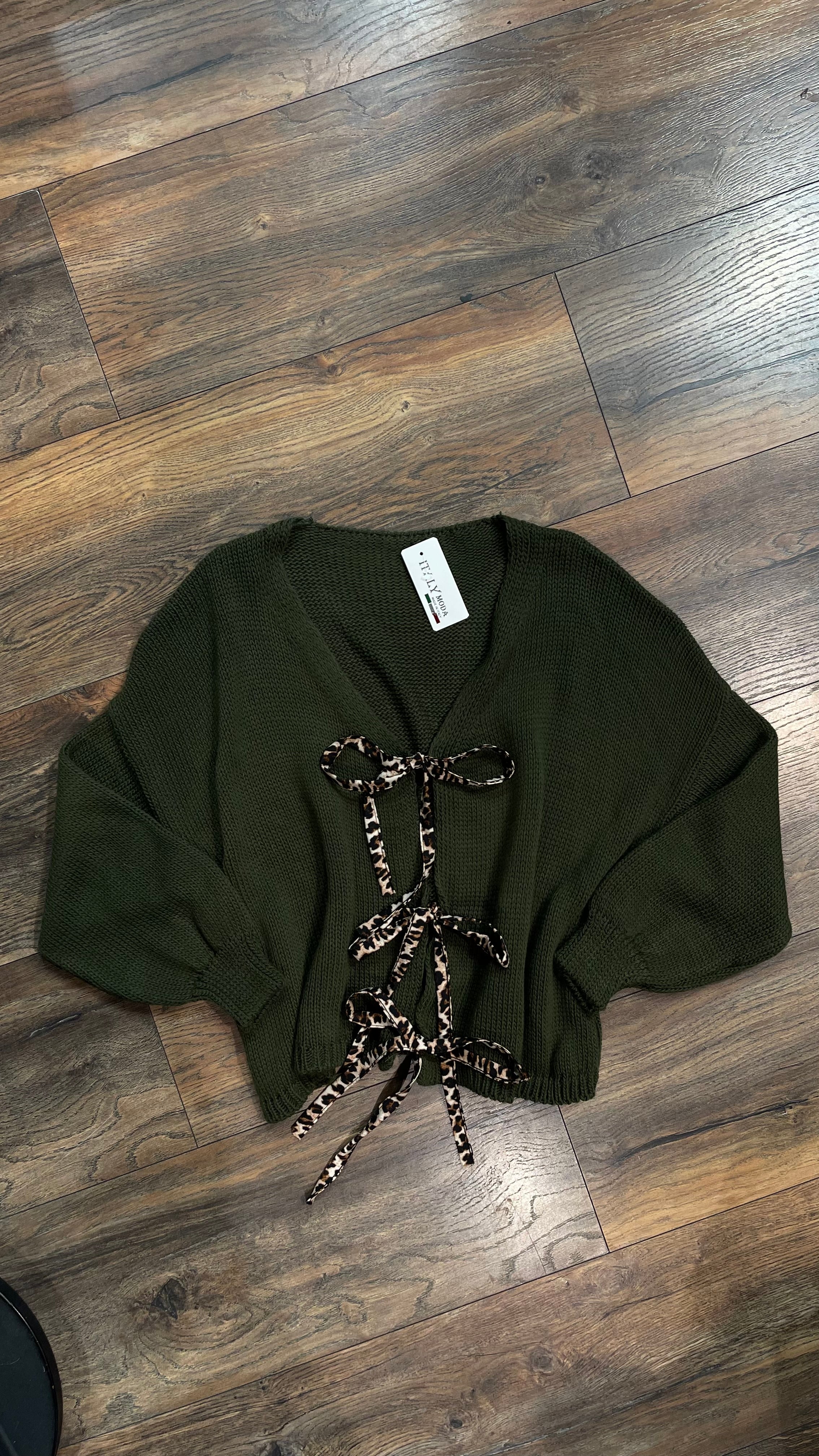 STRICK-CARDIGAN MIT LEOPARDEN-SCHLEIFEN – KHAKI