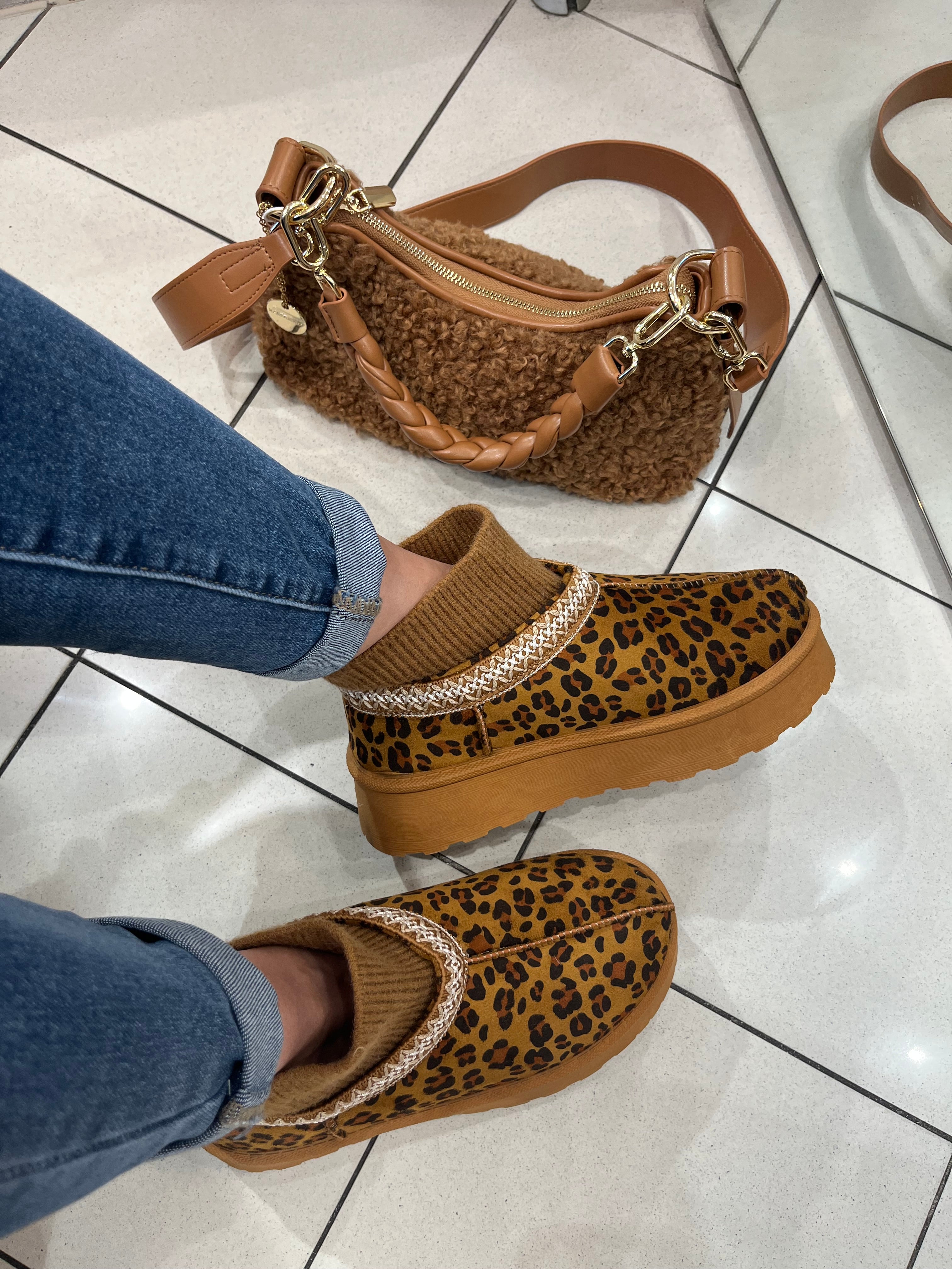 GEFÜTTERTE PLATEAU BOOTS IN LEO
