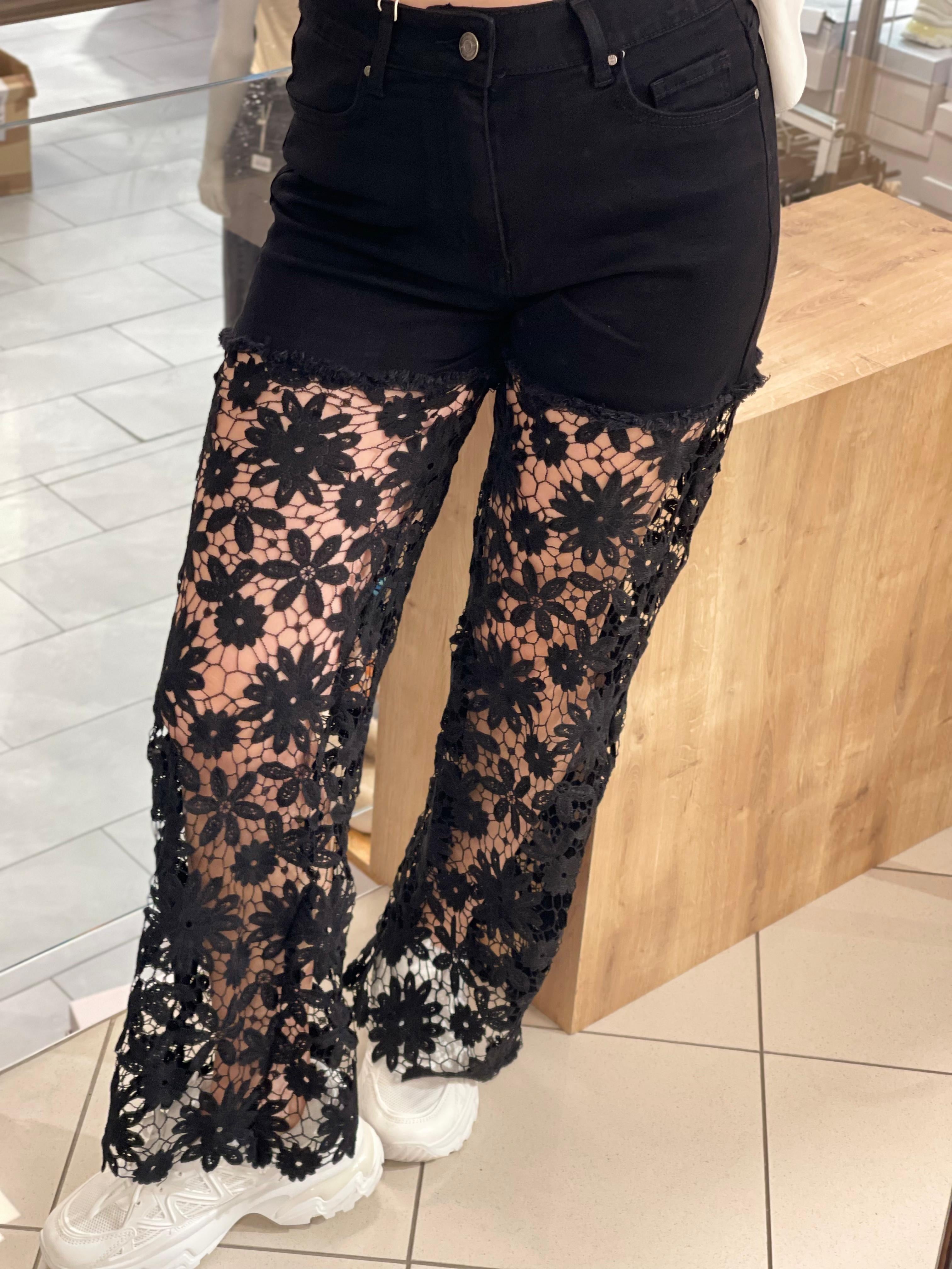 Jeans Vera mit Spitze Stickerei