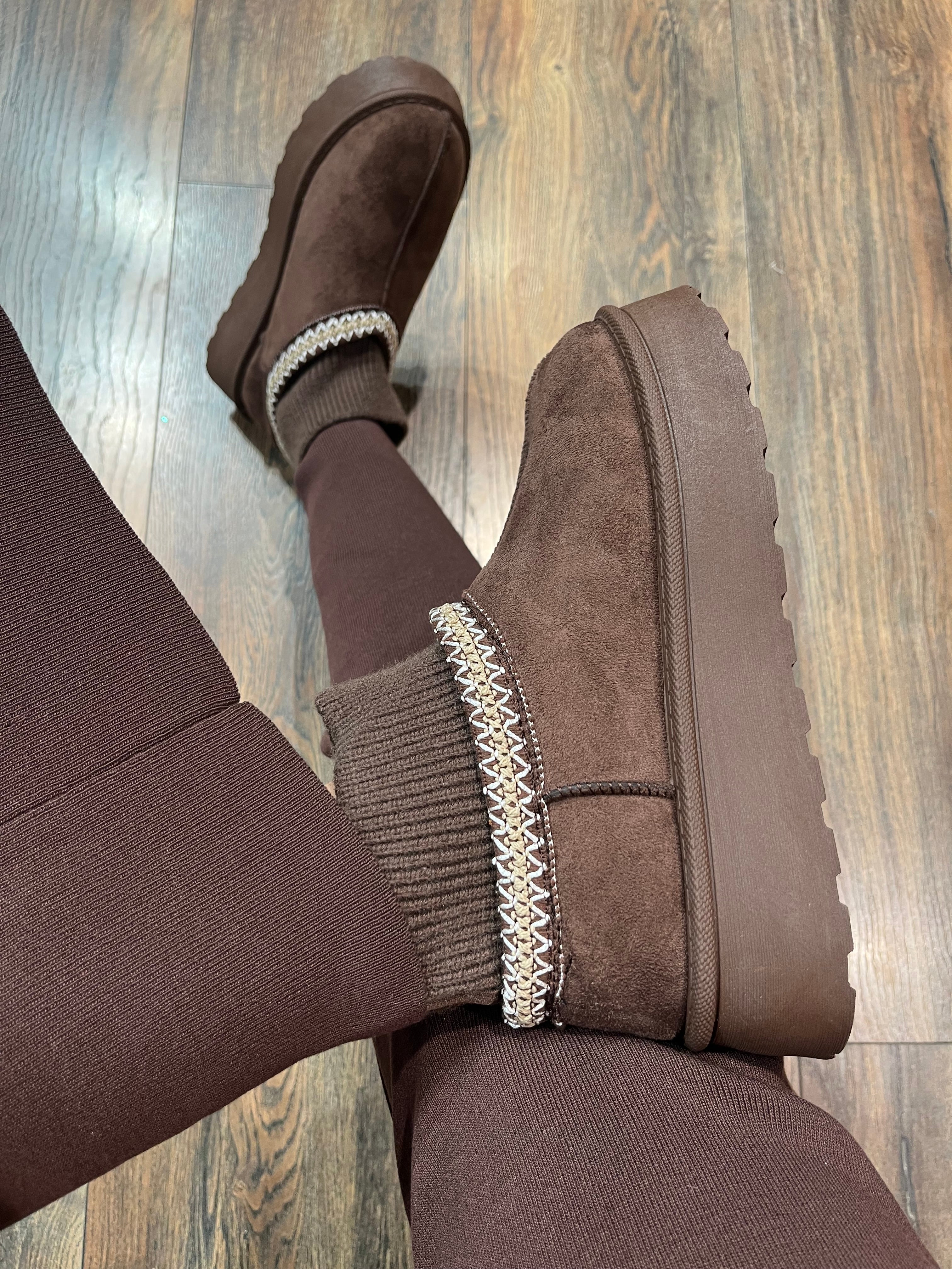 GEFÜTTERTE PLATEAU BOOTS IN BRAUN