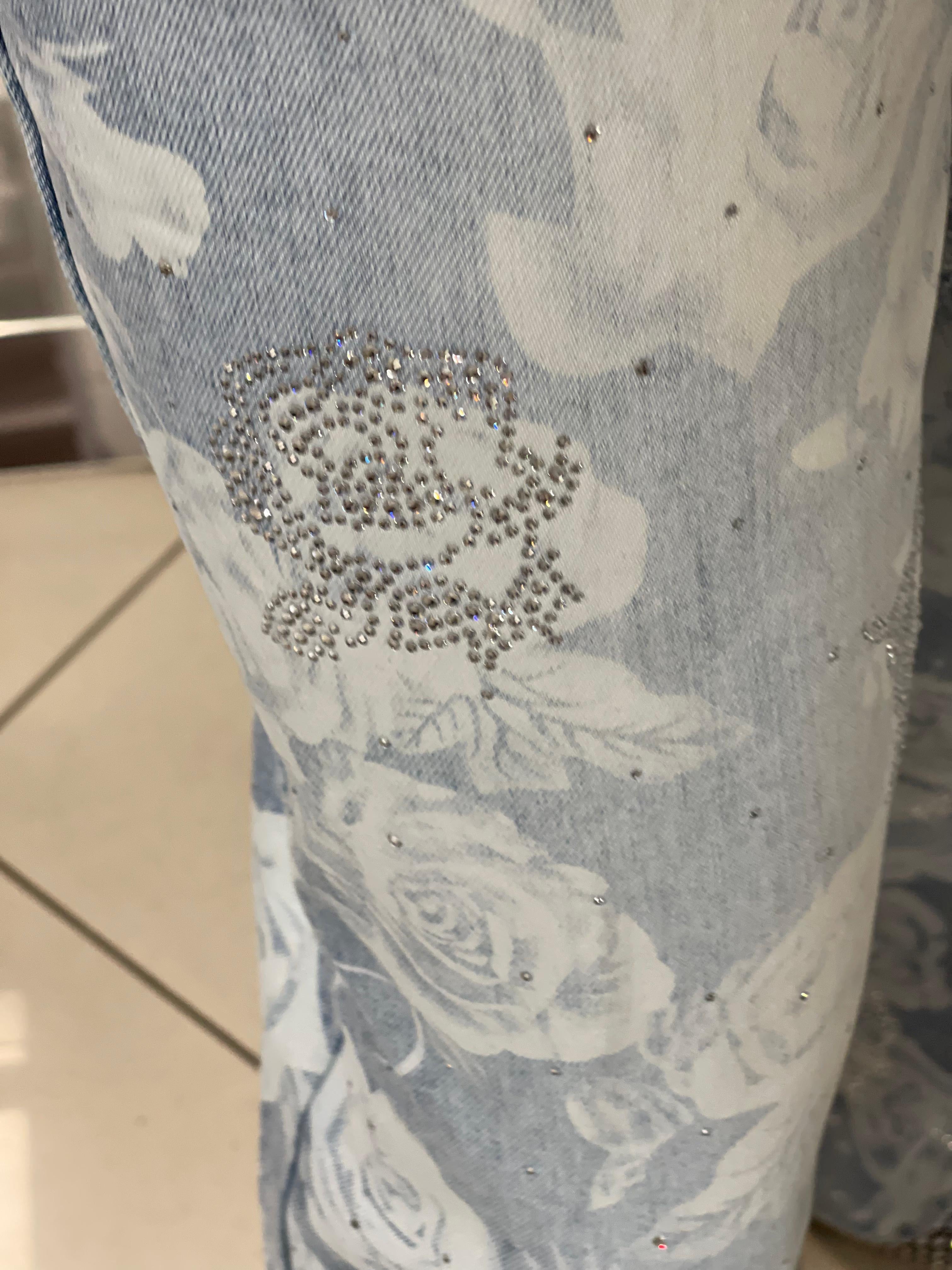 Bianca Jeans mit Rosen uns Strass