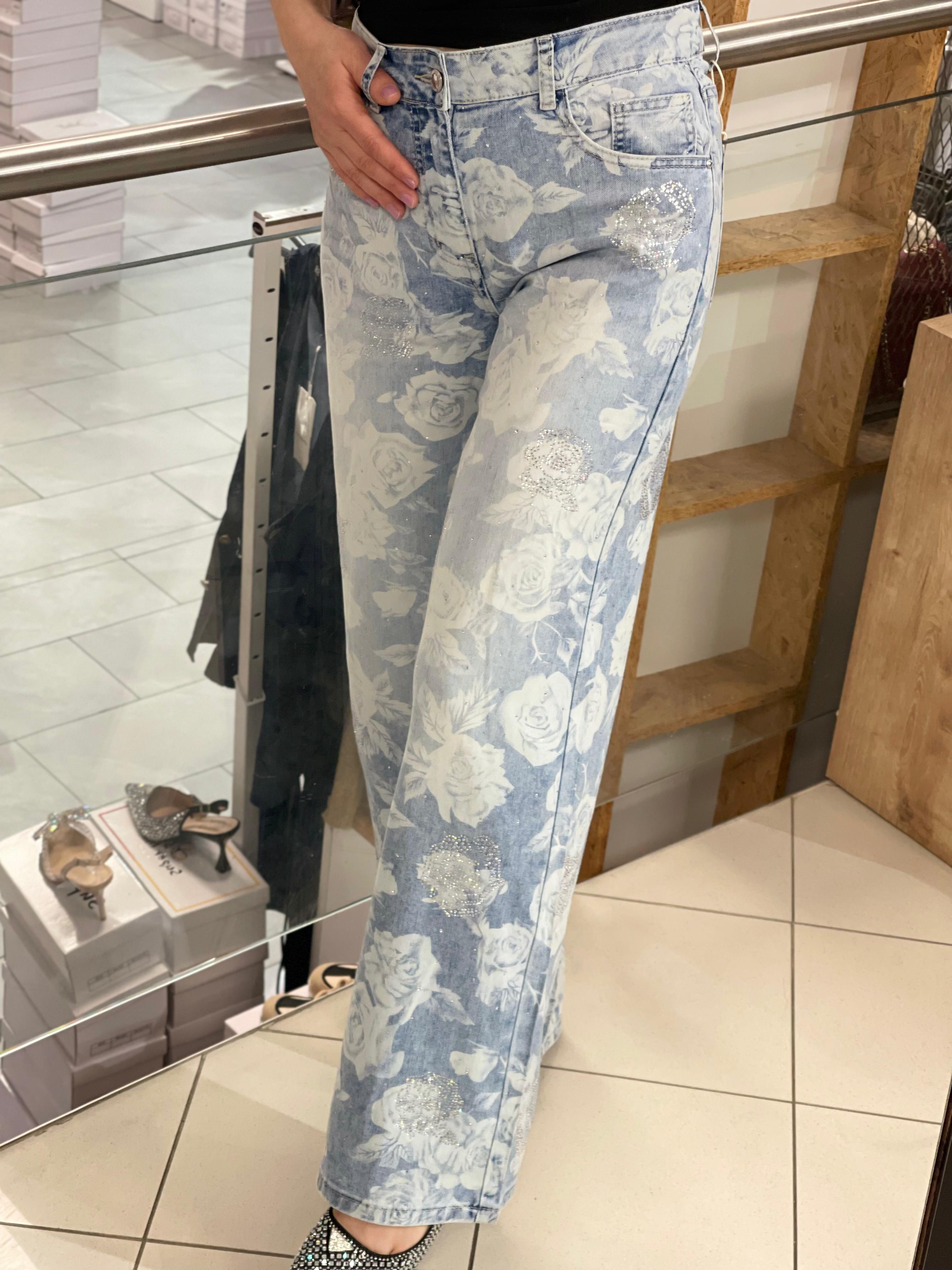 Bianca Jeans mit Rosen uns Strass