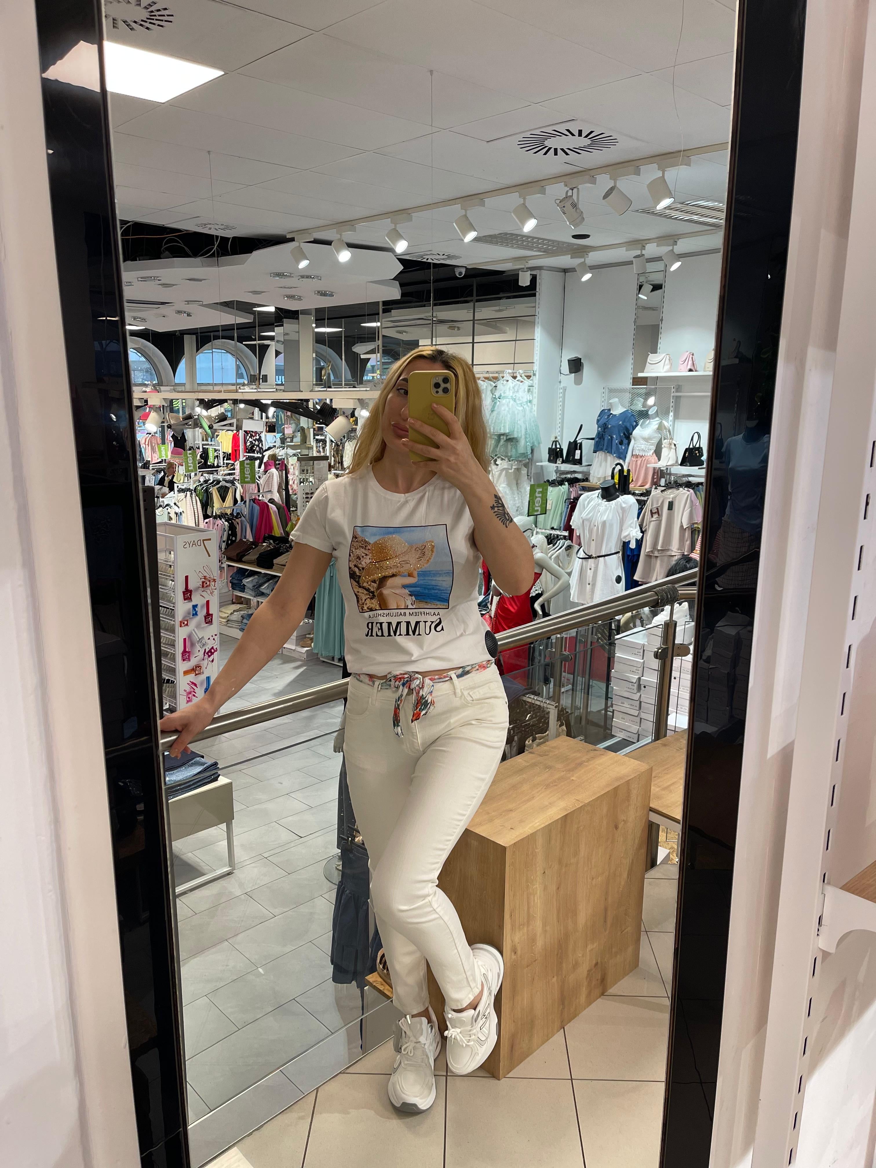 Jeans mit Blumengürtel Hudda