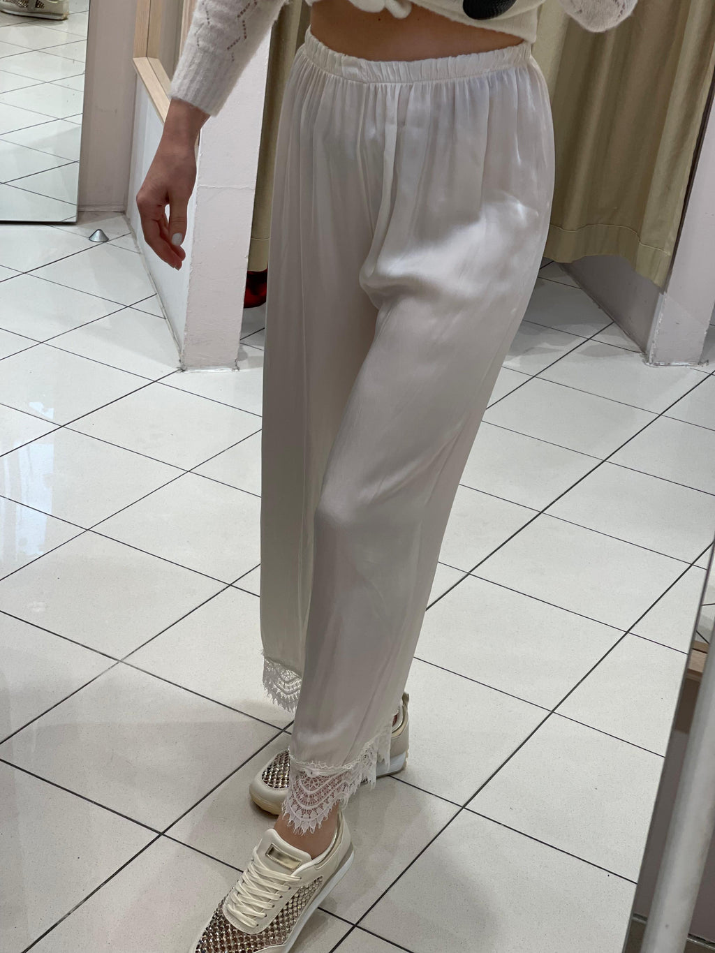 Viskose Hose mit Spitze