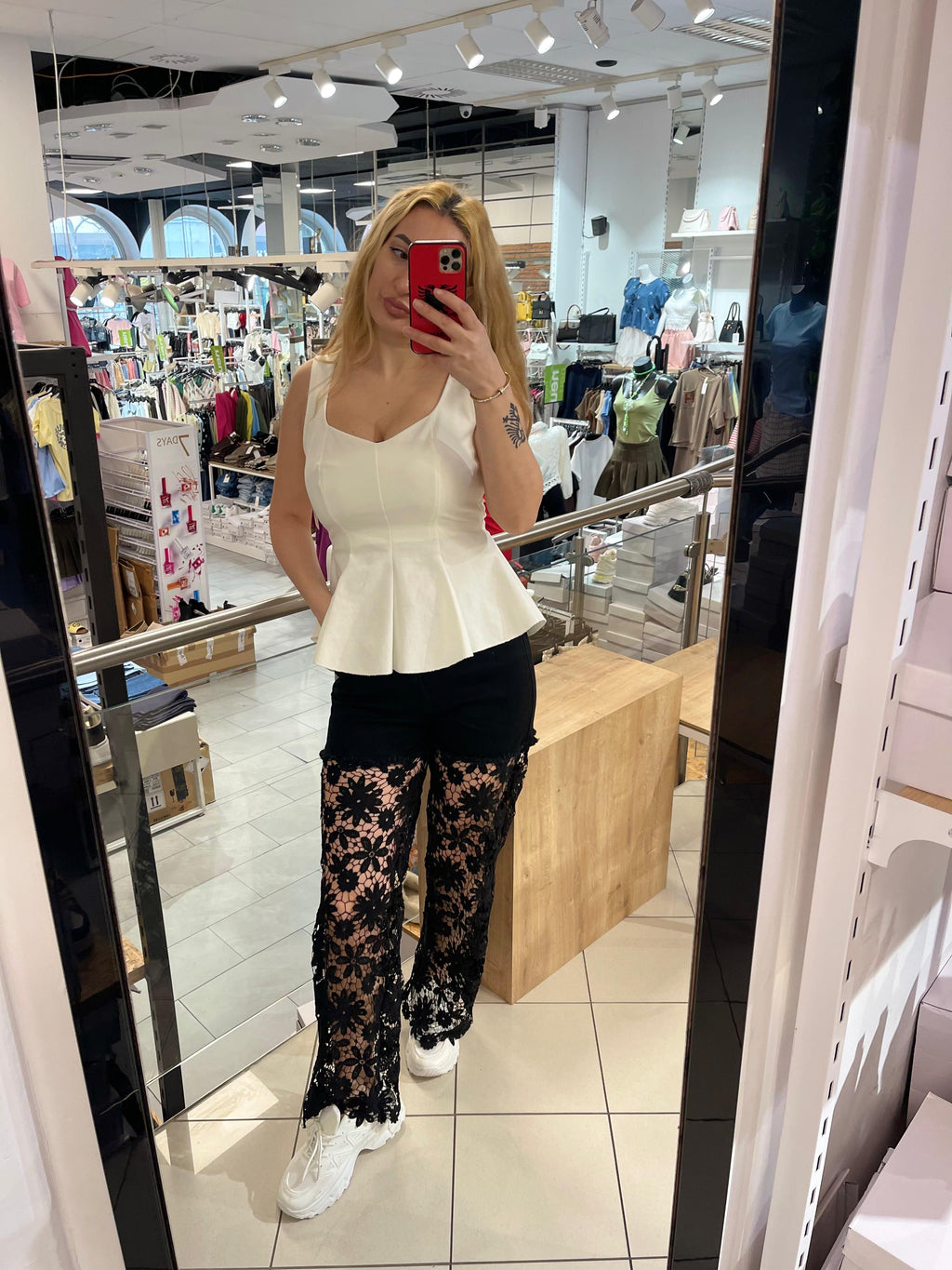 Jeans Vera mit Spitze Stickerei