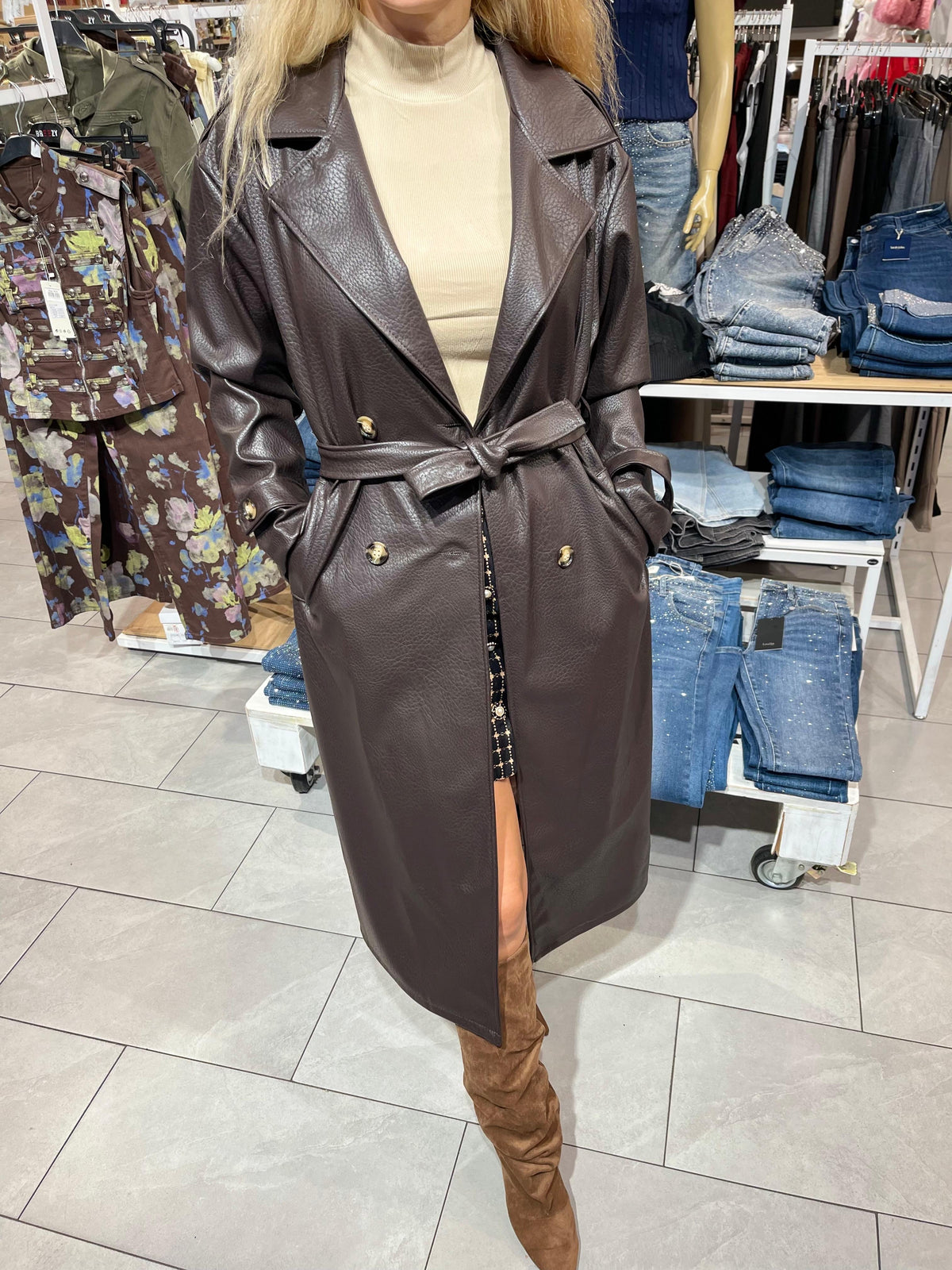 Eleganter Damen-Trenchcoat aus hochwertigem Kunstleder