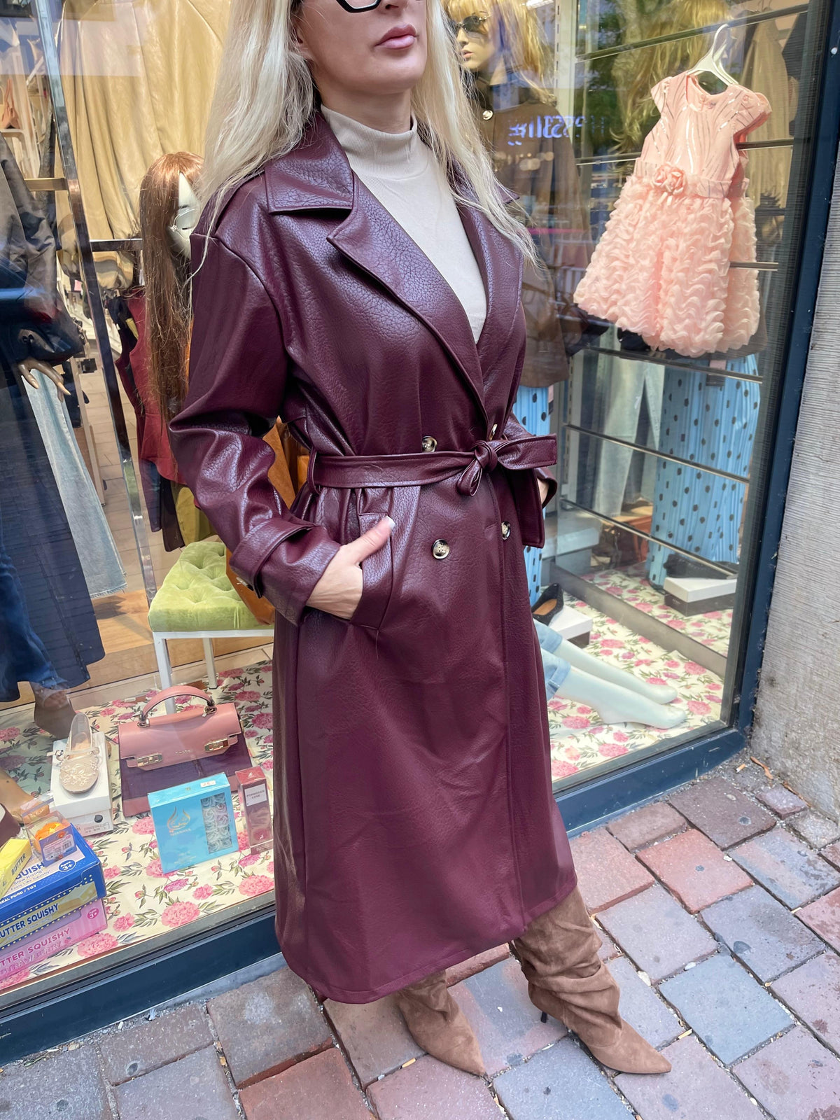 Eleganter Damen-Trenchcoat aus hochwertigem Kunstleder