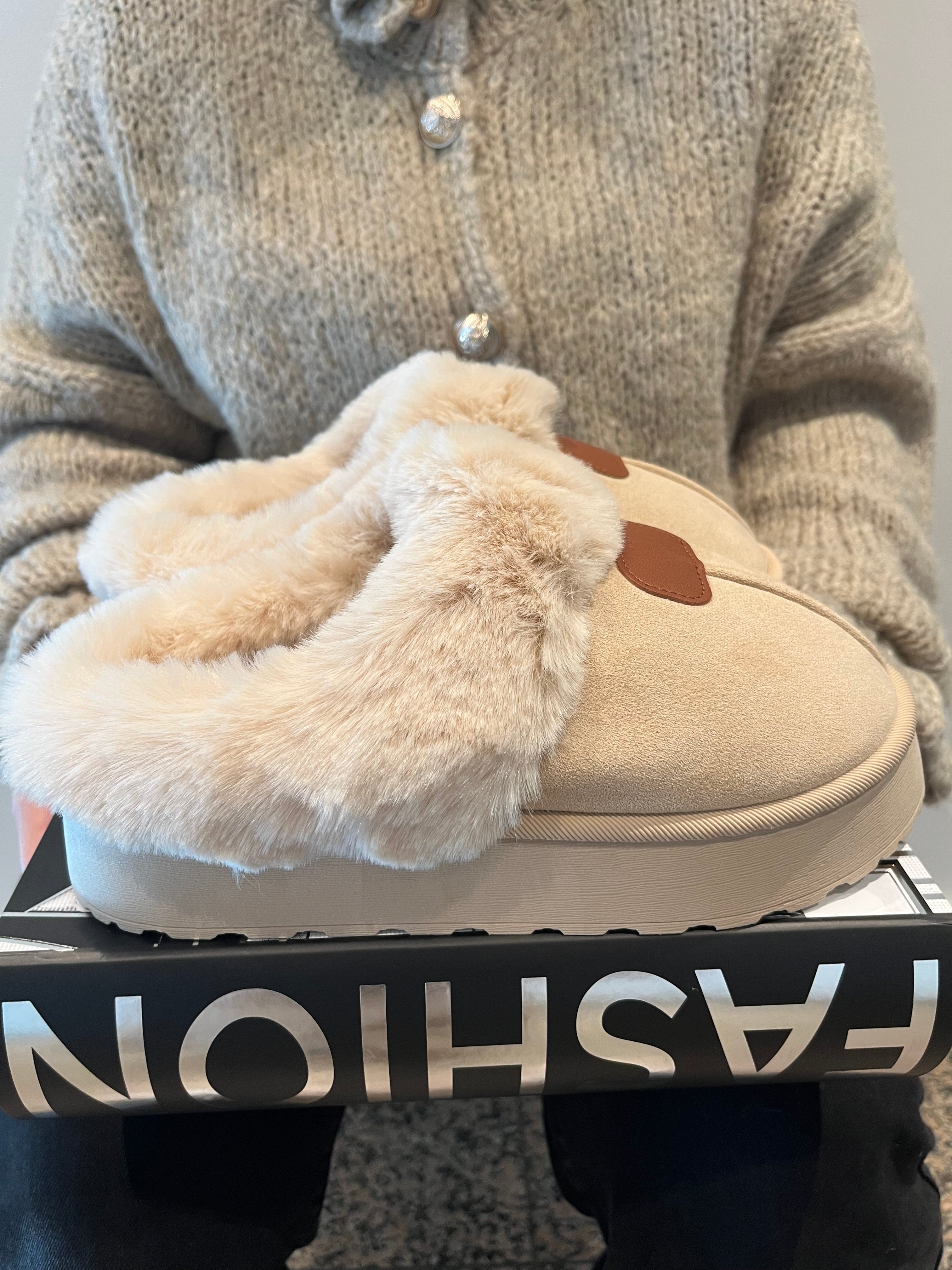 GEFÜTTERTE PANTOLETTE IN BEIGE